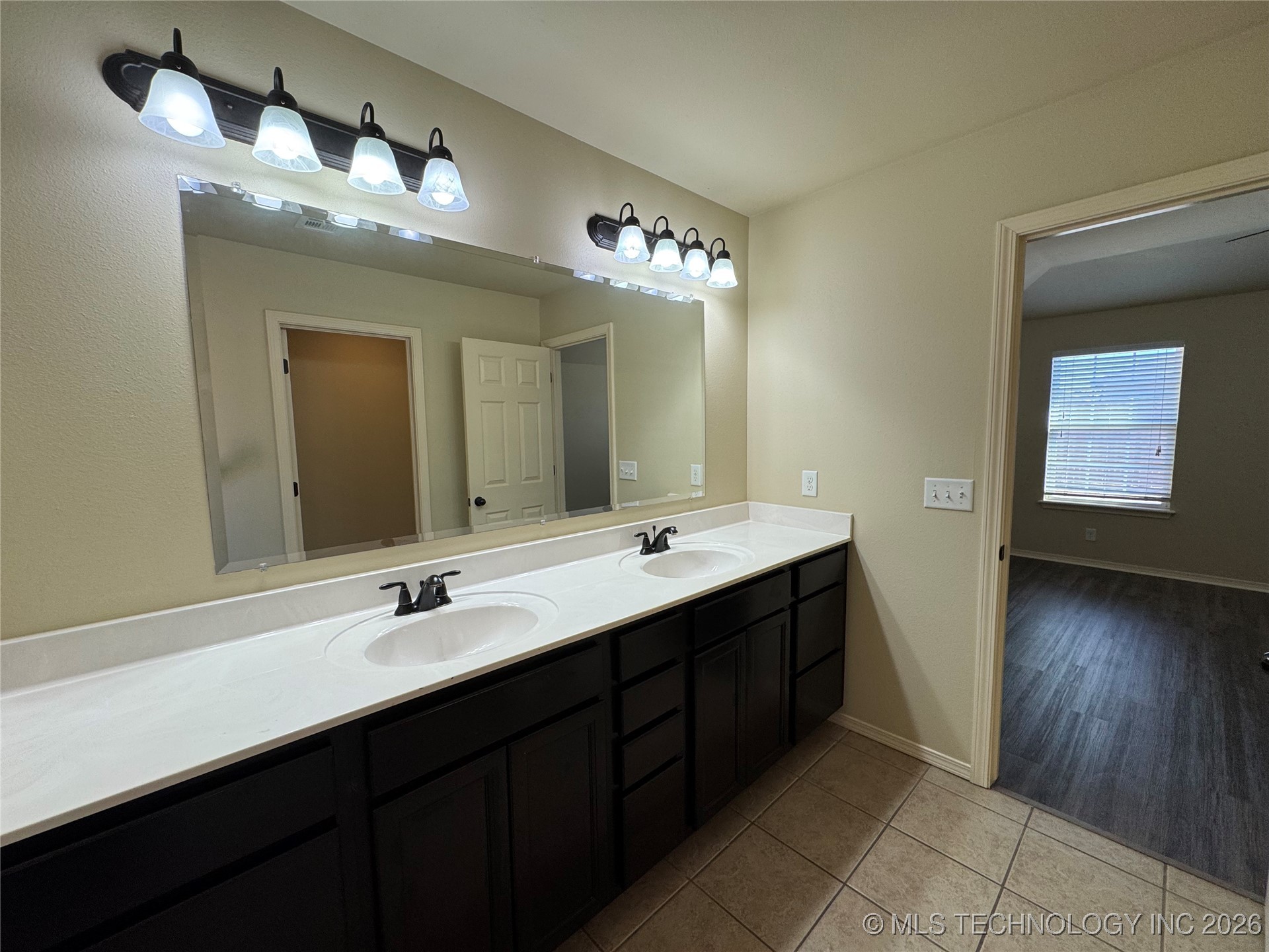 12693 S 85th East Place E Property Photo 16