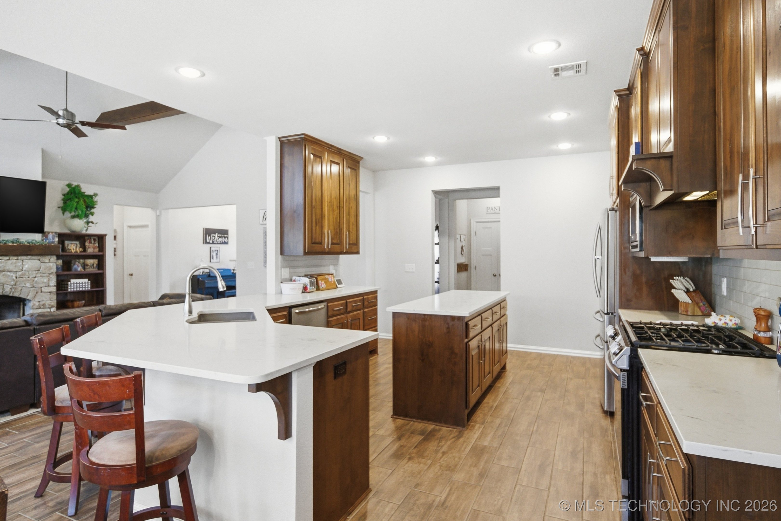 4302 S Woodland Avenue Property Photo 11