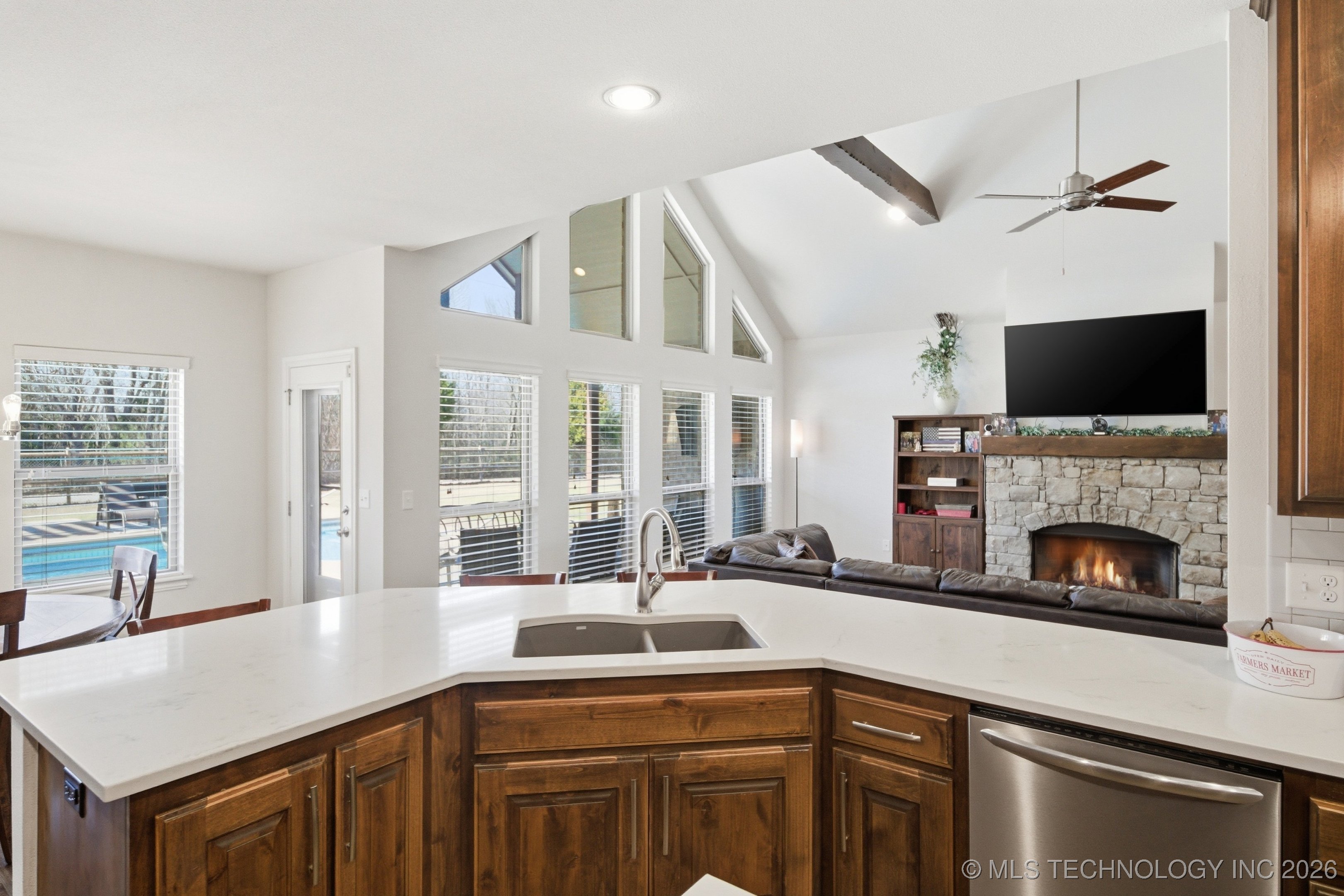 4302 S Woodland Avenue Property Photo 12