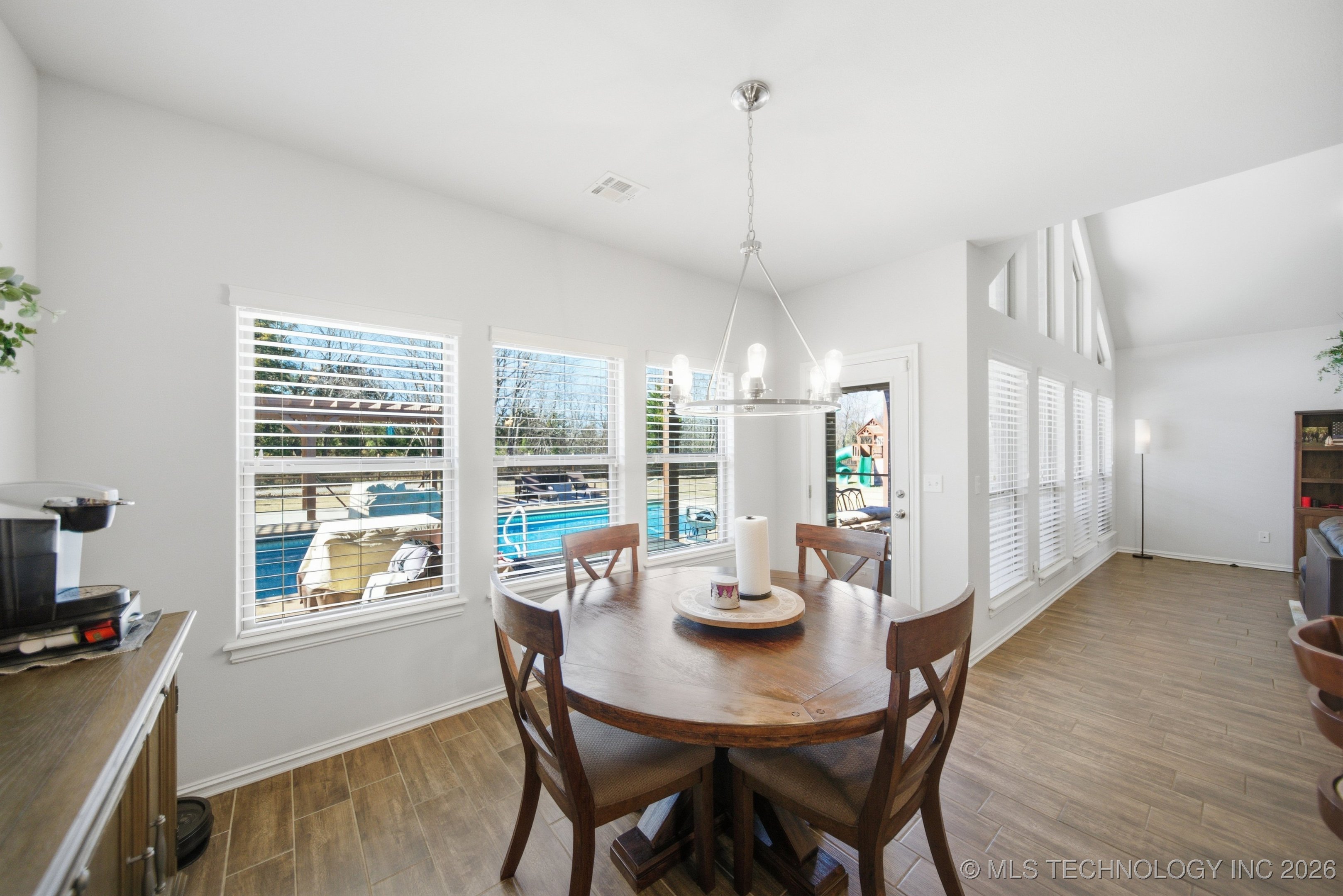 4302 S Woodland Avenue Property Photo 17