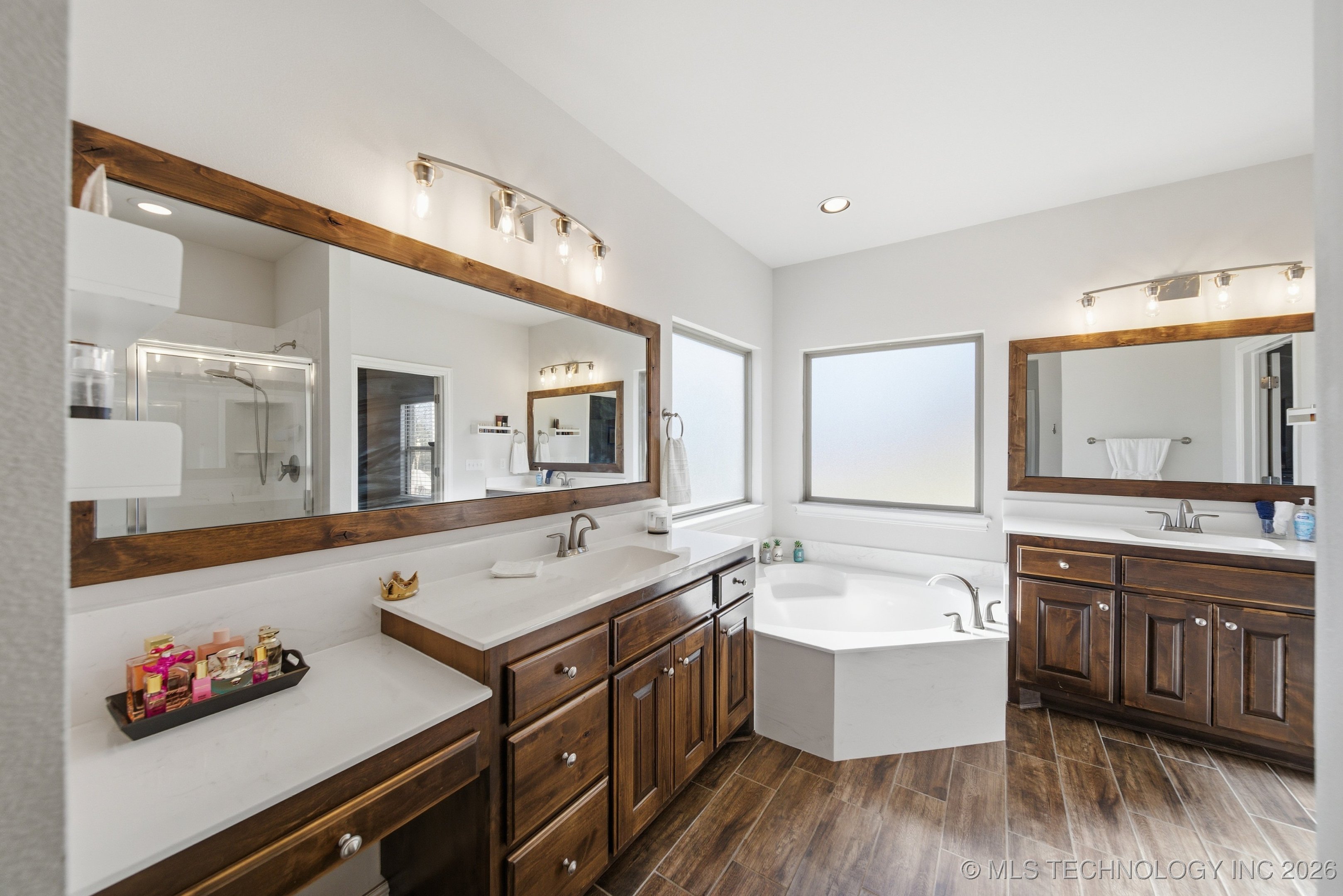 4302 S Woodland Avenue Property Photo 21