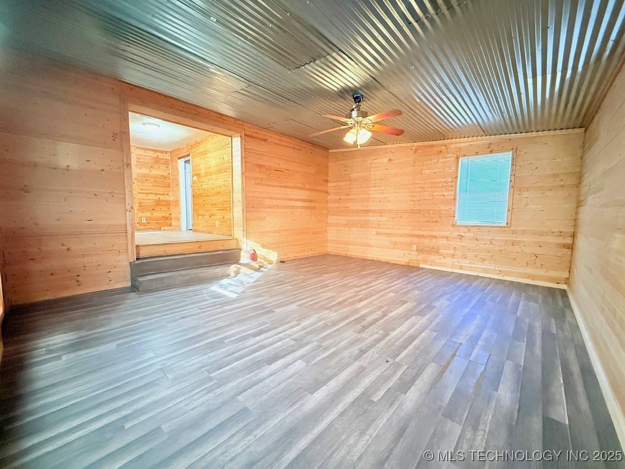 107 W Carter Street Property Photo 6