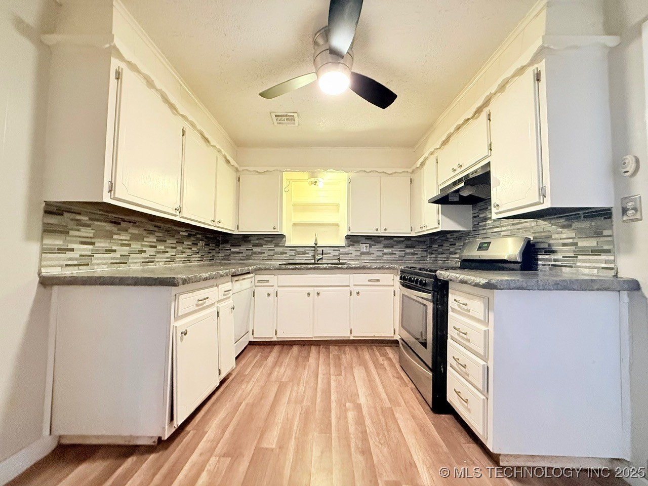 107 W Carter Street Property Photo 14