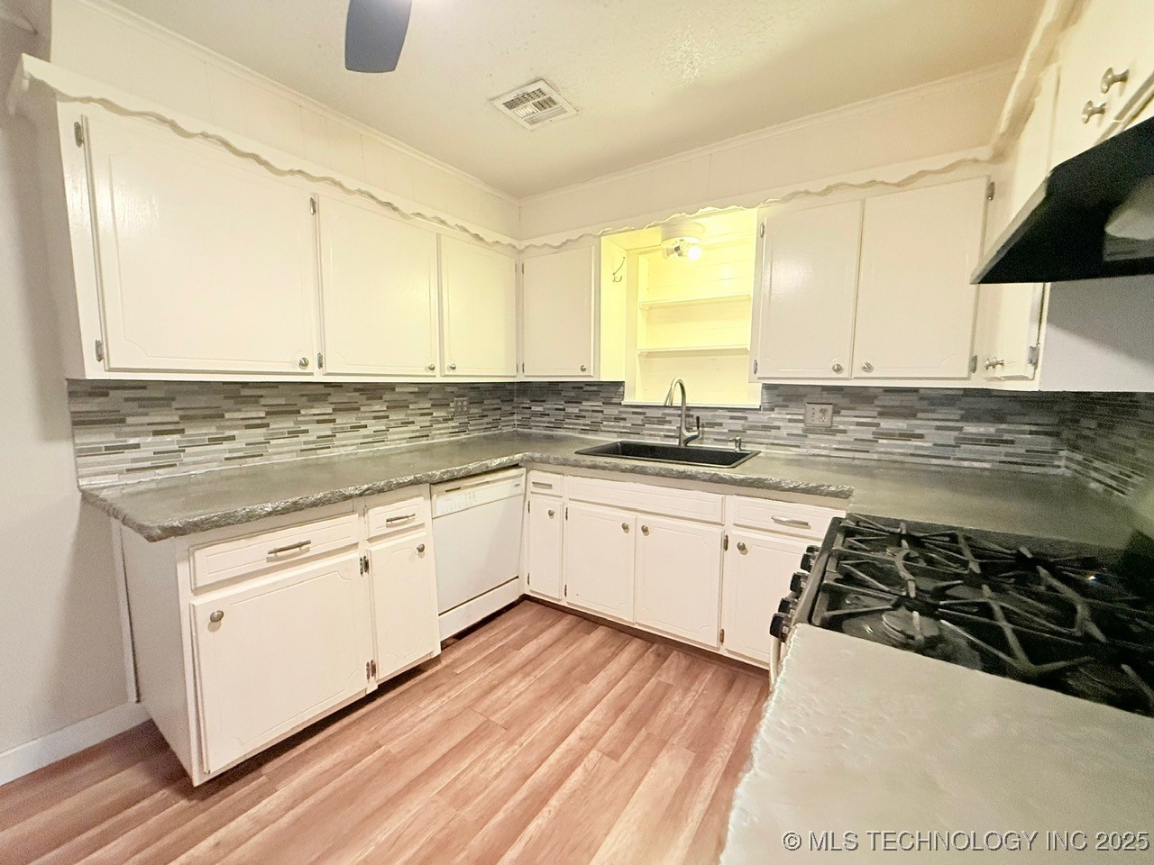 107 W Carter Street Property Photo 15