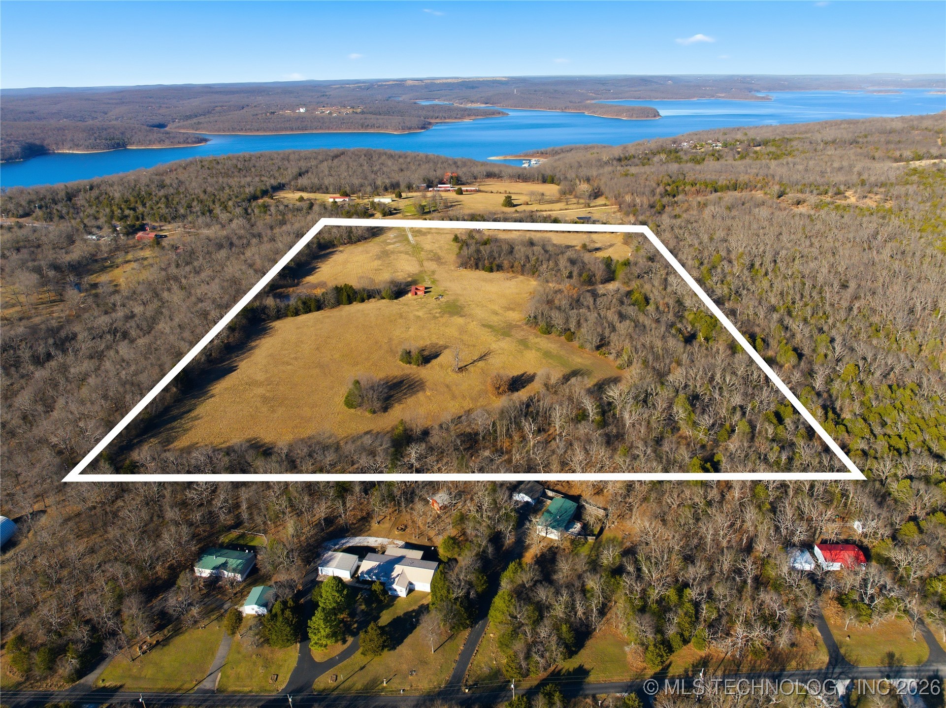 960 Property Photo 3