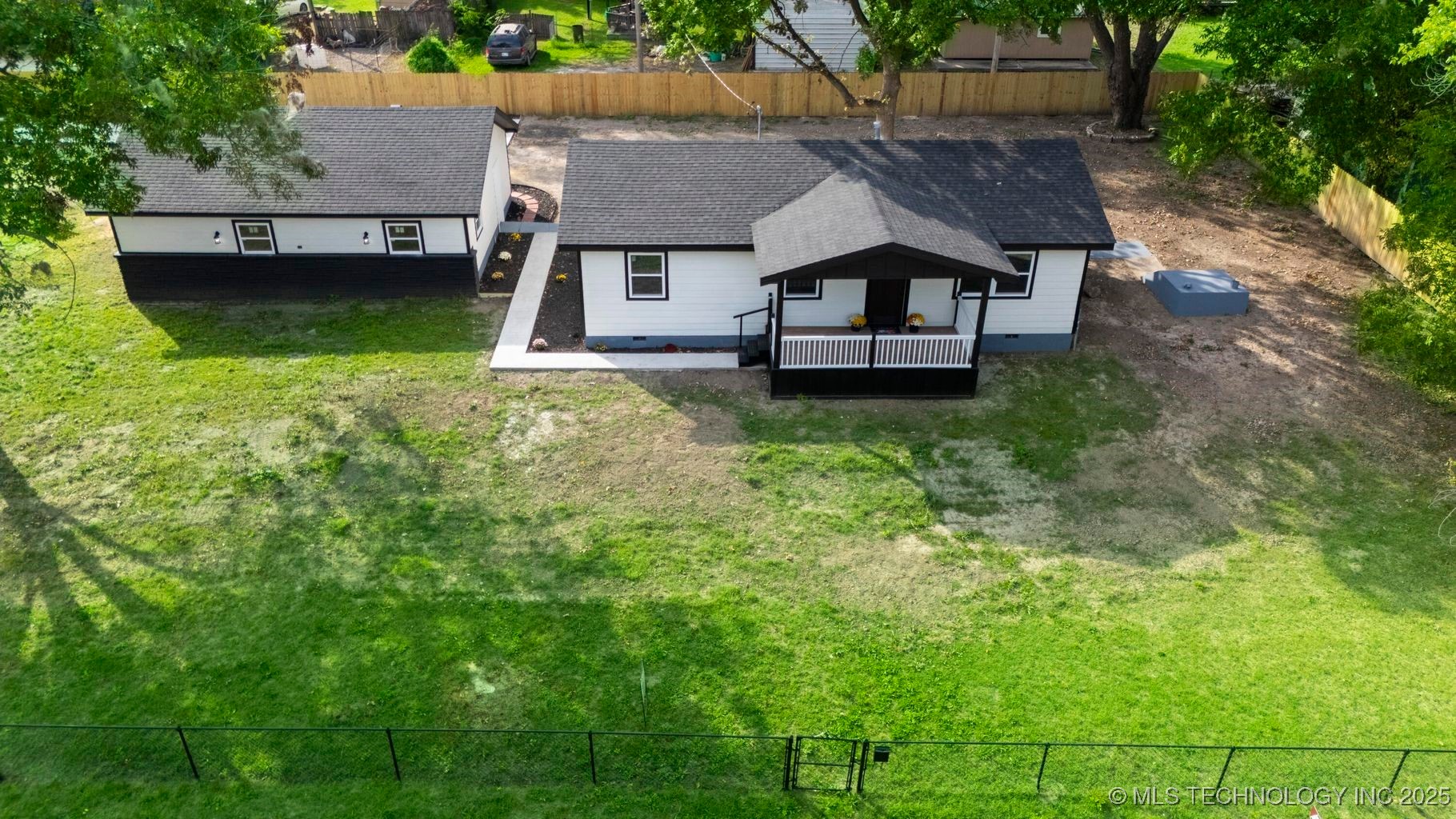 312 S Quincy Street Property Photo 3