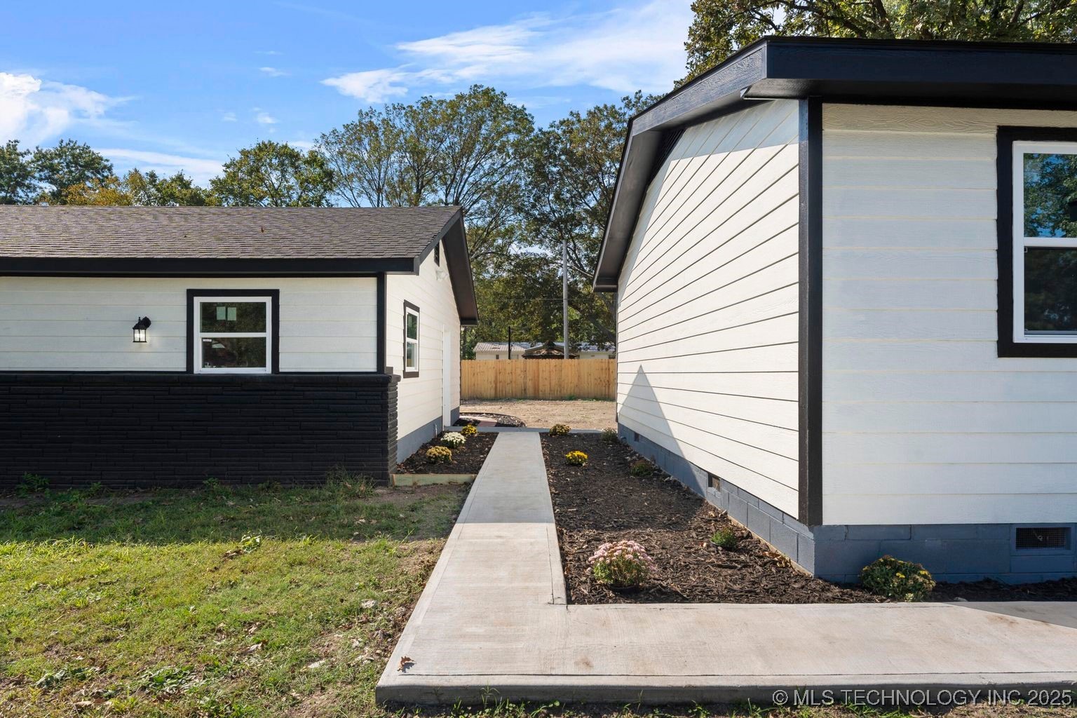 312 S Quincy Street Property Photo 4