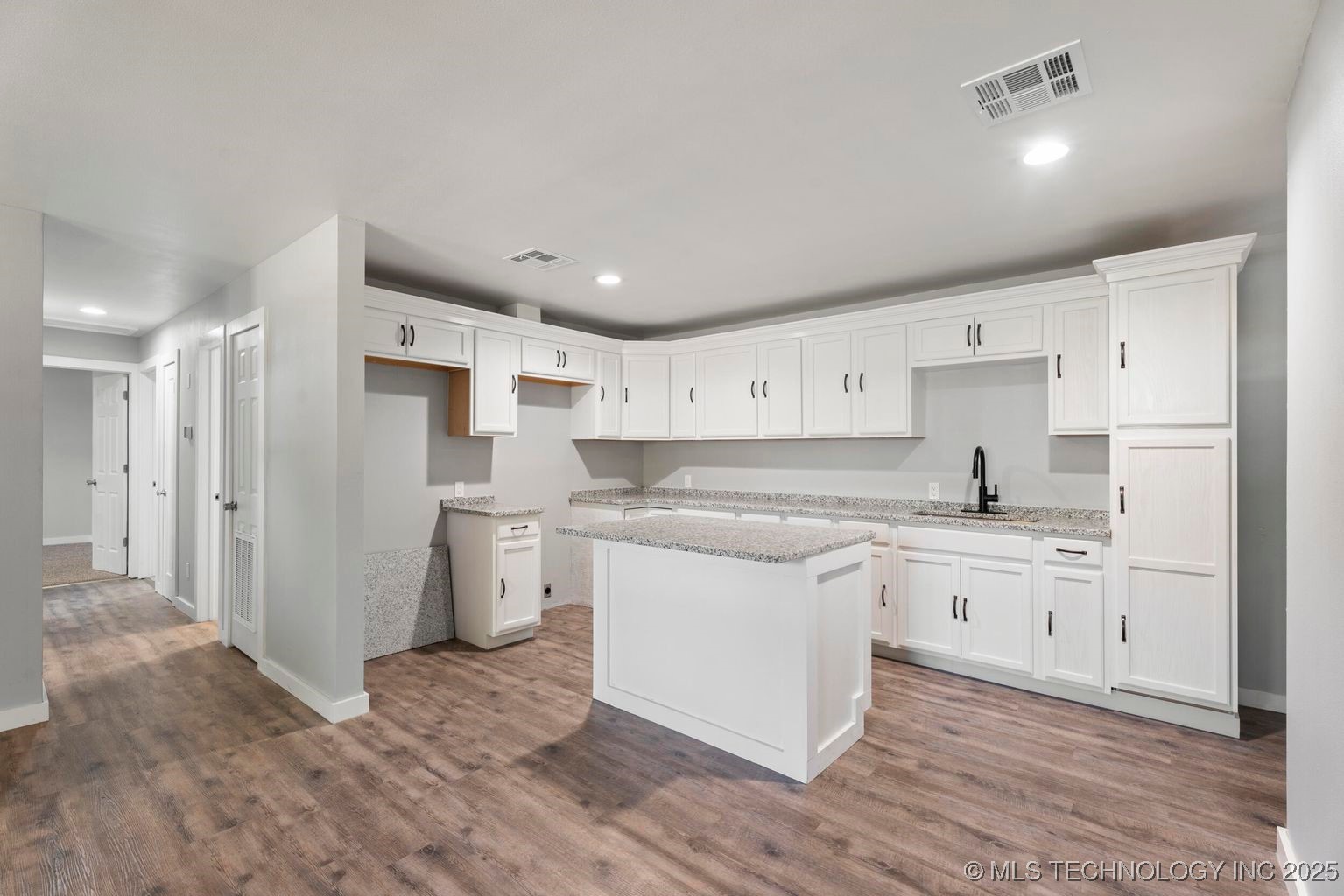 312 S Quincy Street Property Photo 18