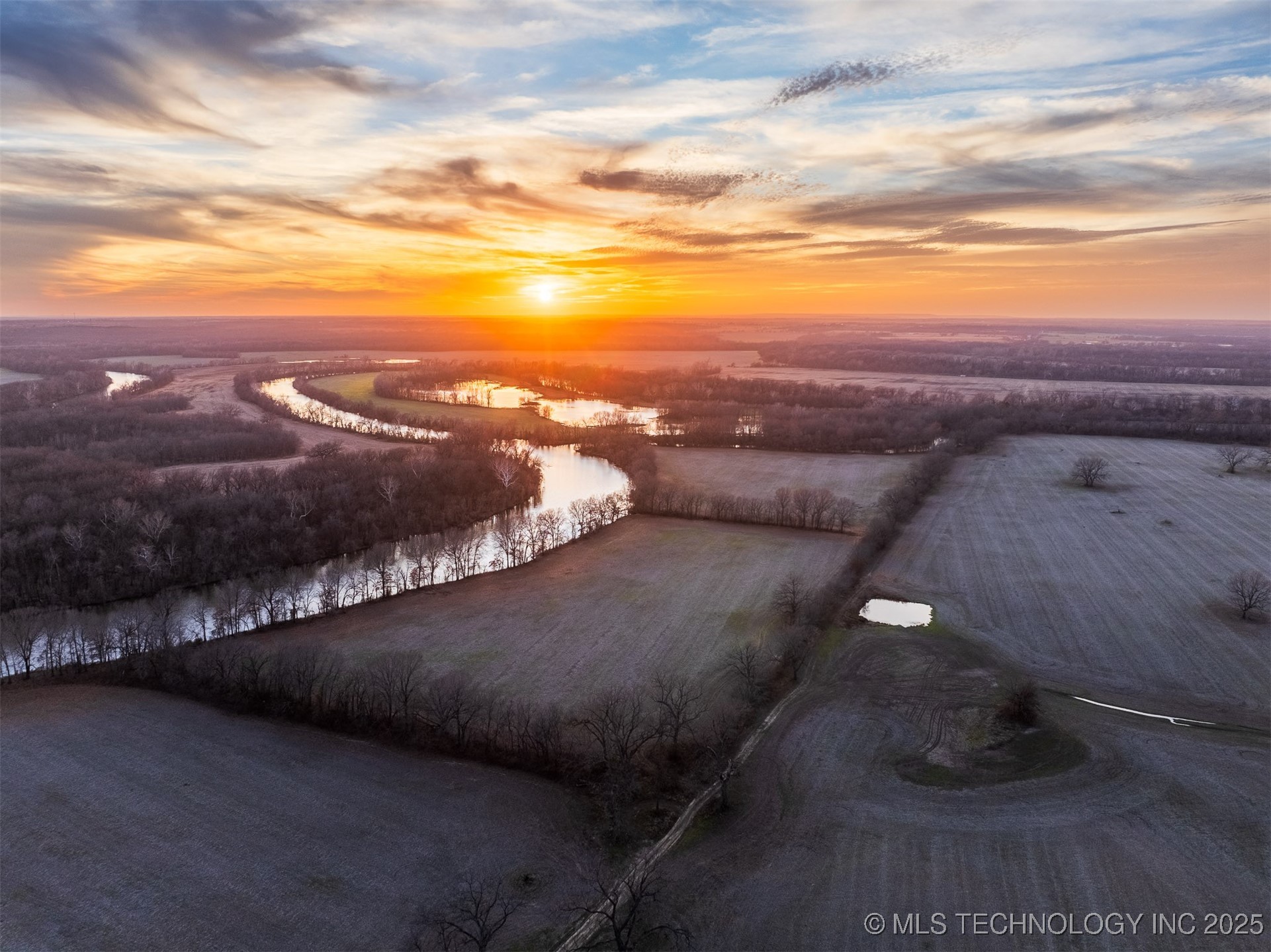 23 E 750 Road Property Photo 1