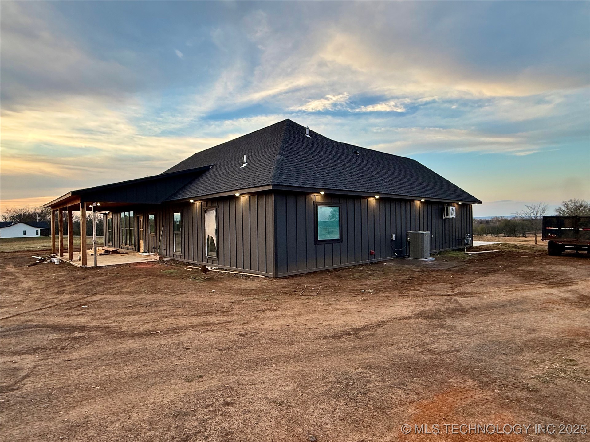 16325 Meadow View Road Property Photo 4