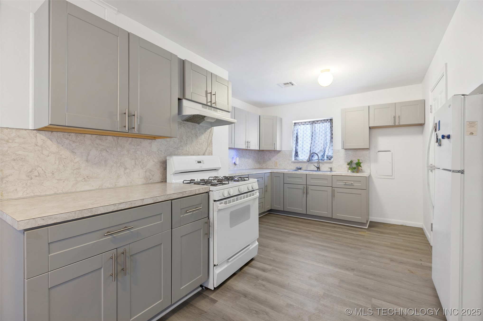 4912 N Saint Louis Avenue Property Photo 5