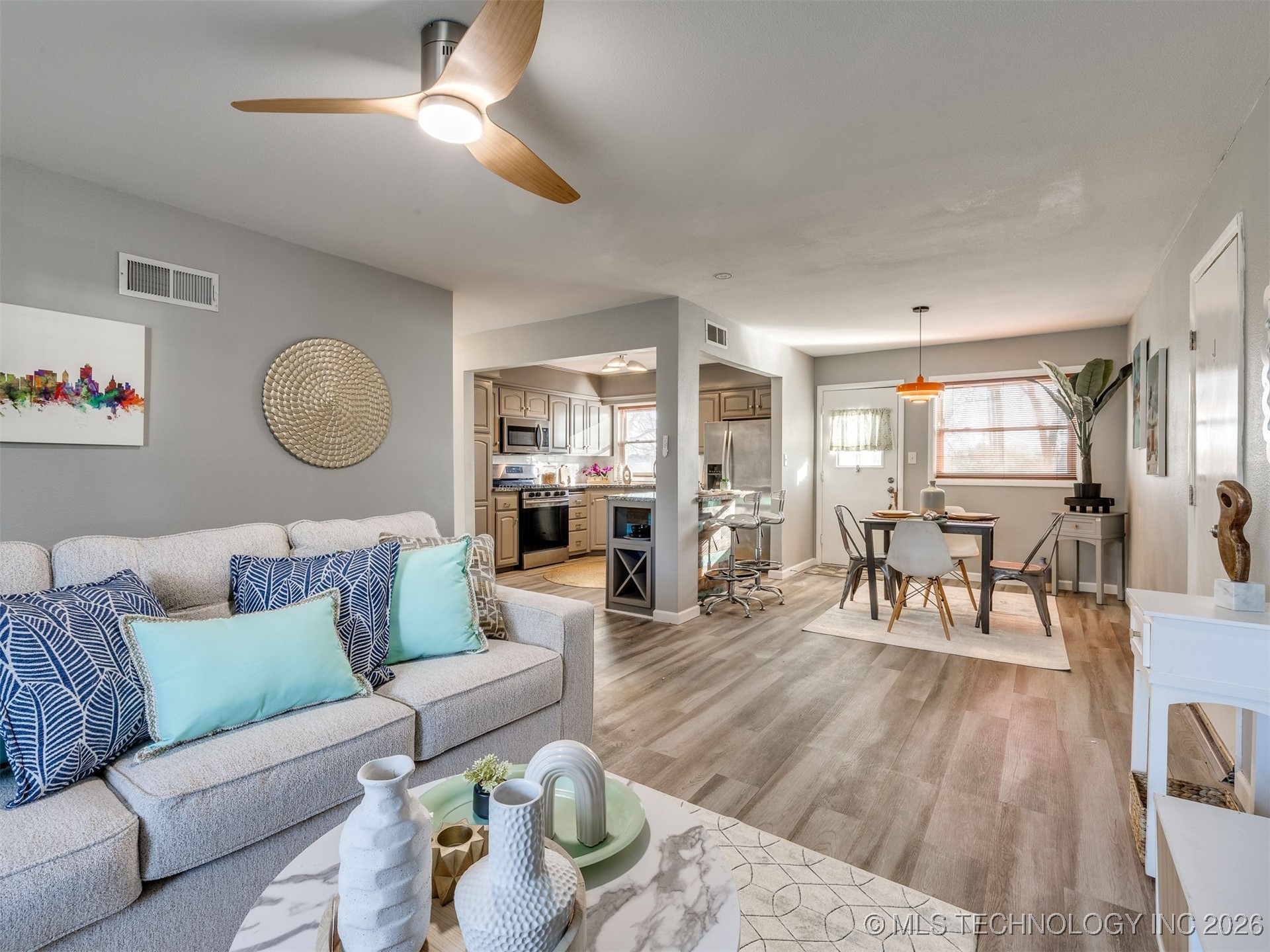 3714 E 40th Street Property Photo 3