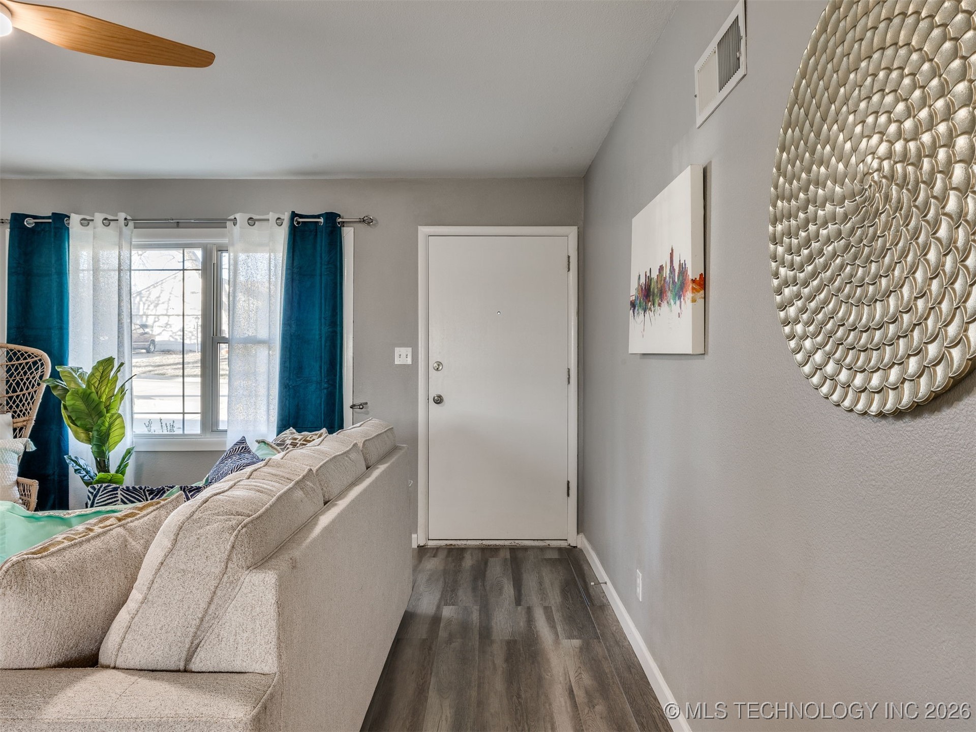 3714 E 40th Street Property Photo 4