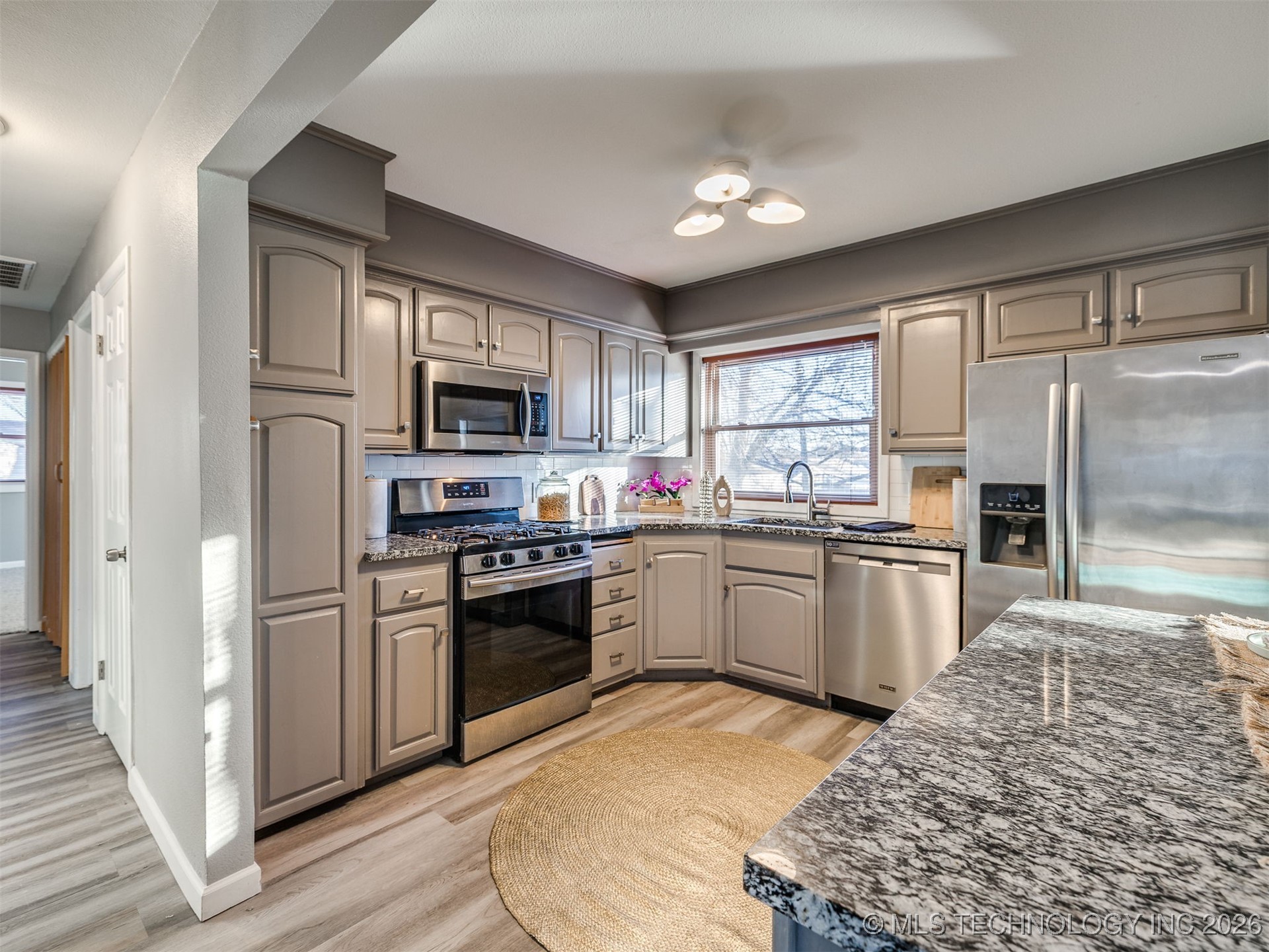 3714 E 40th Street Property Photo 16