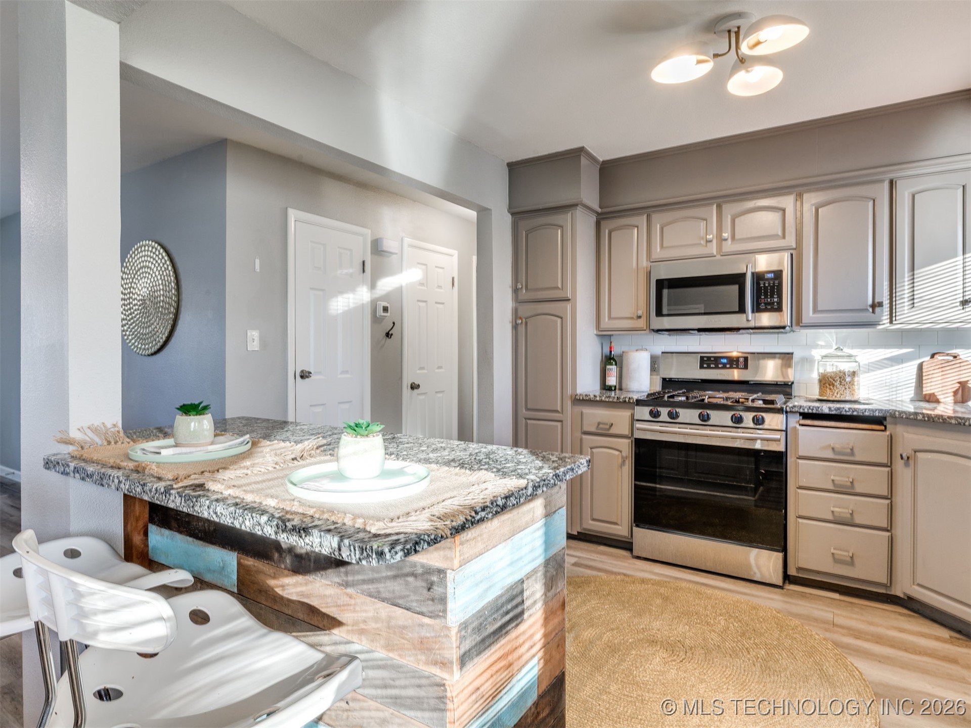 3714 E 40th Street Property Photo 17