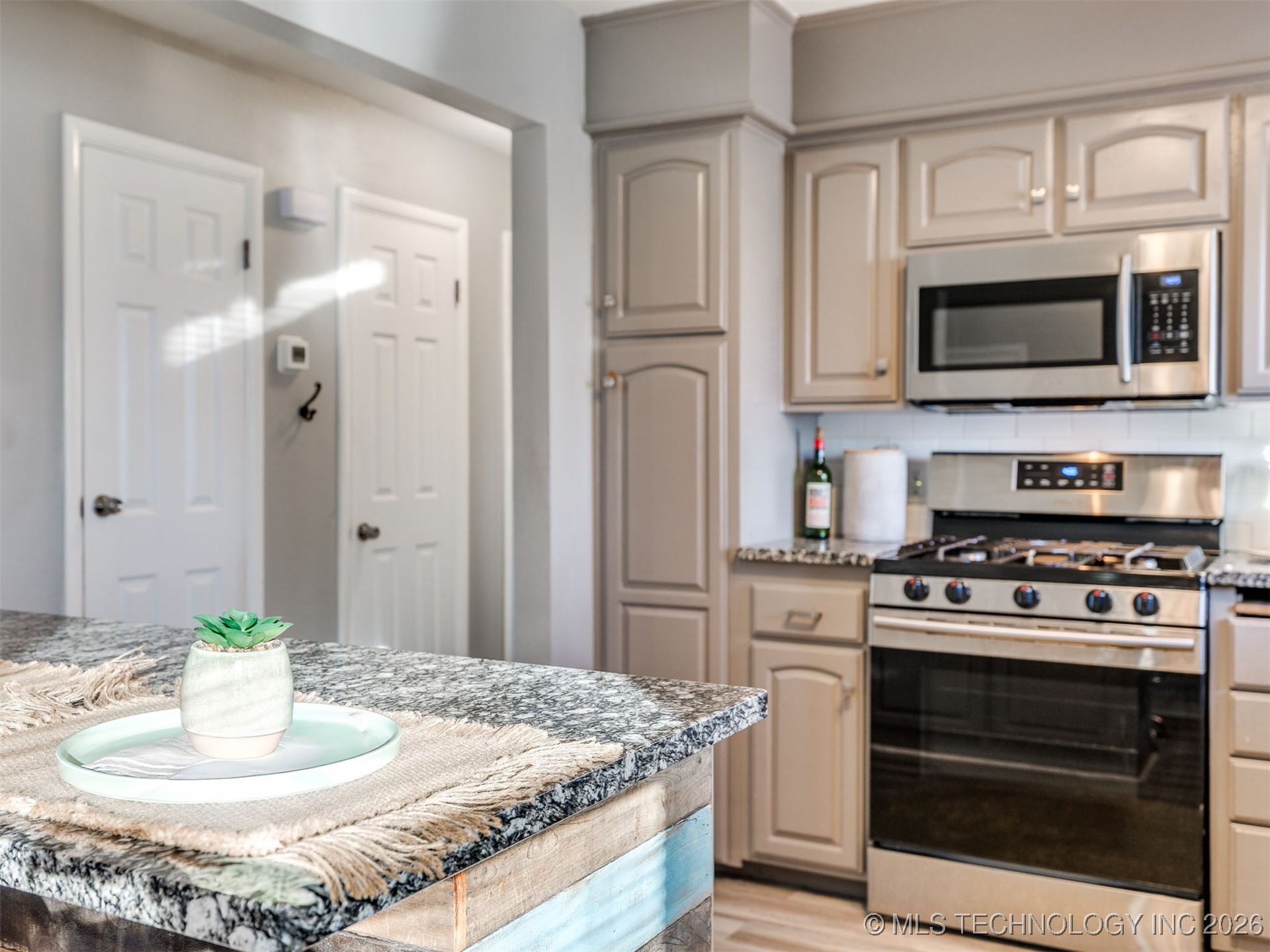 3714 E 40th Street Property Photo 18