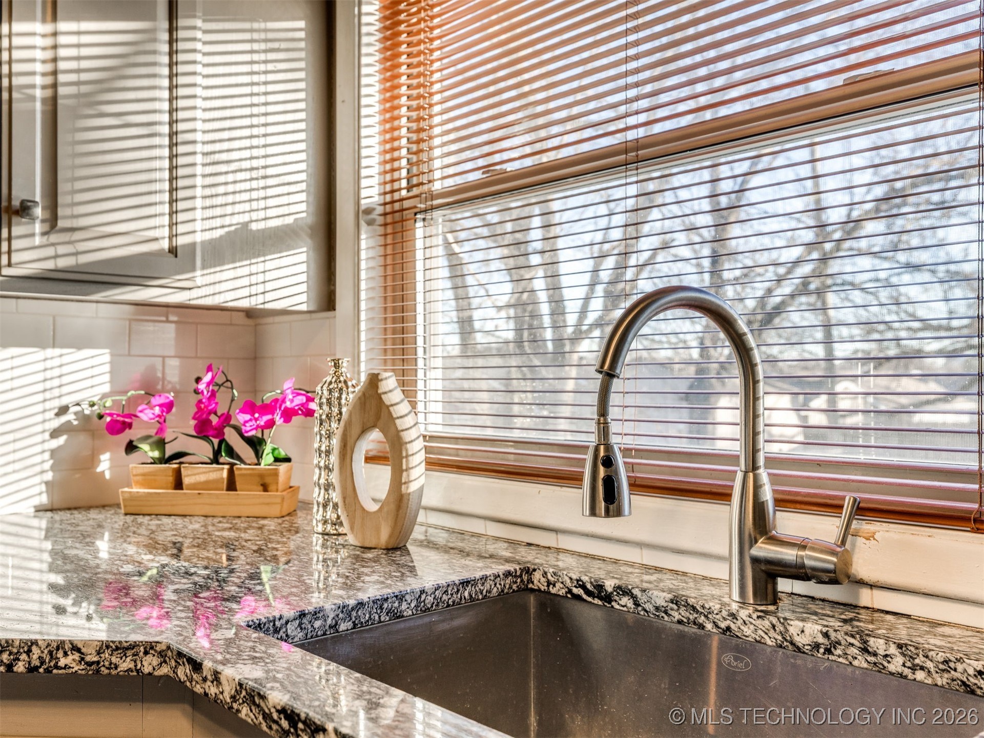 3714 E 40th Street Property Photo 24