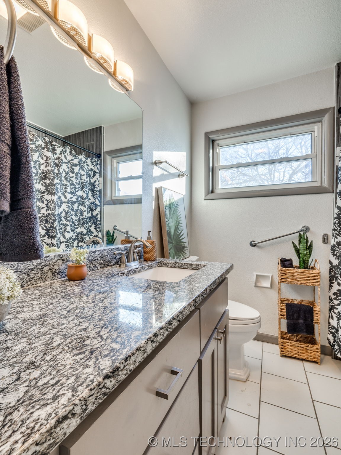 3714 E 40th Street Property Photo 46