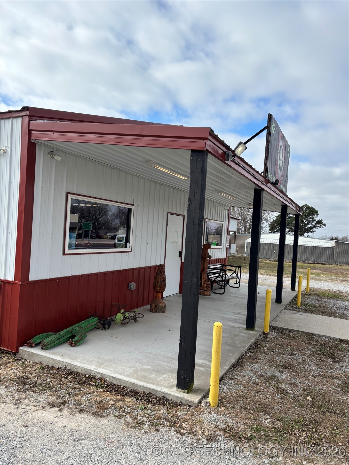 1021 E Tulsa Avenue Property Photo 4
