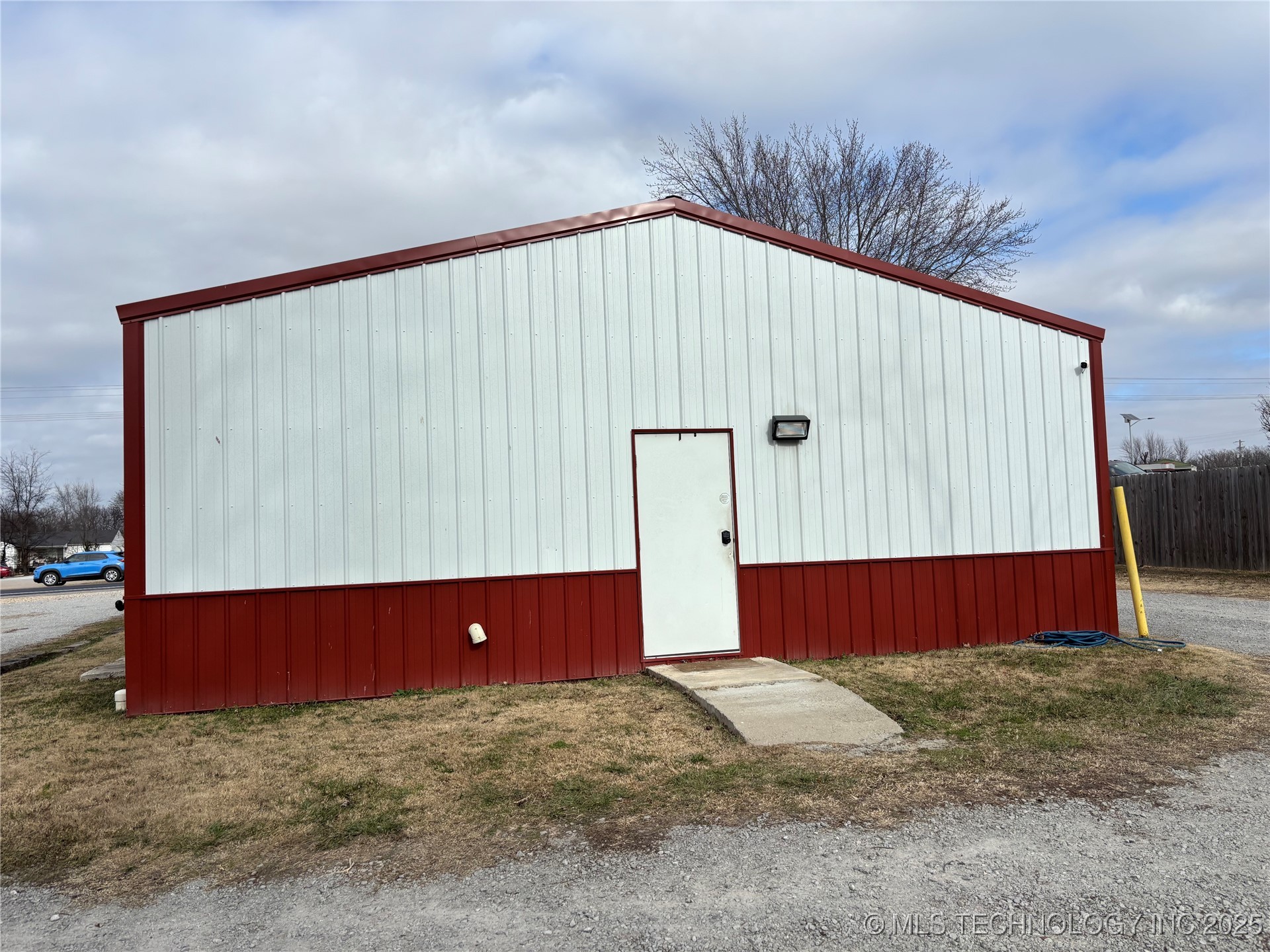 1021 E Tulsa Avenue Property Photo 6