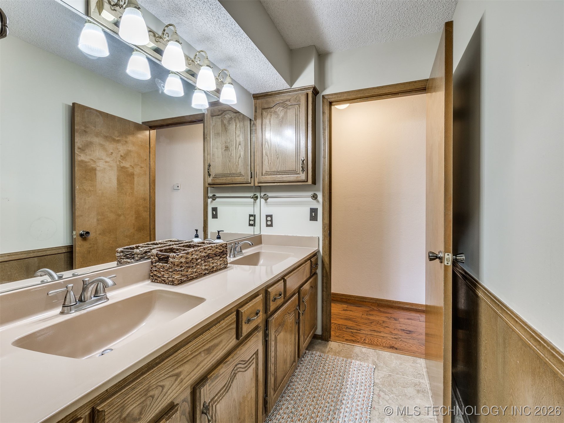 7304 E 87th Street Property Photo 30