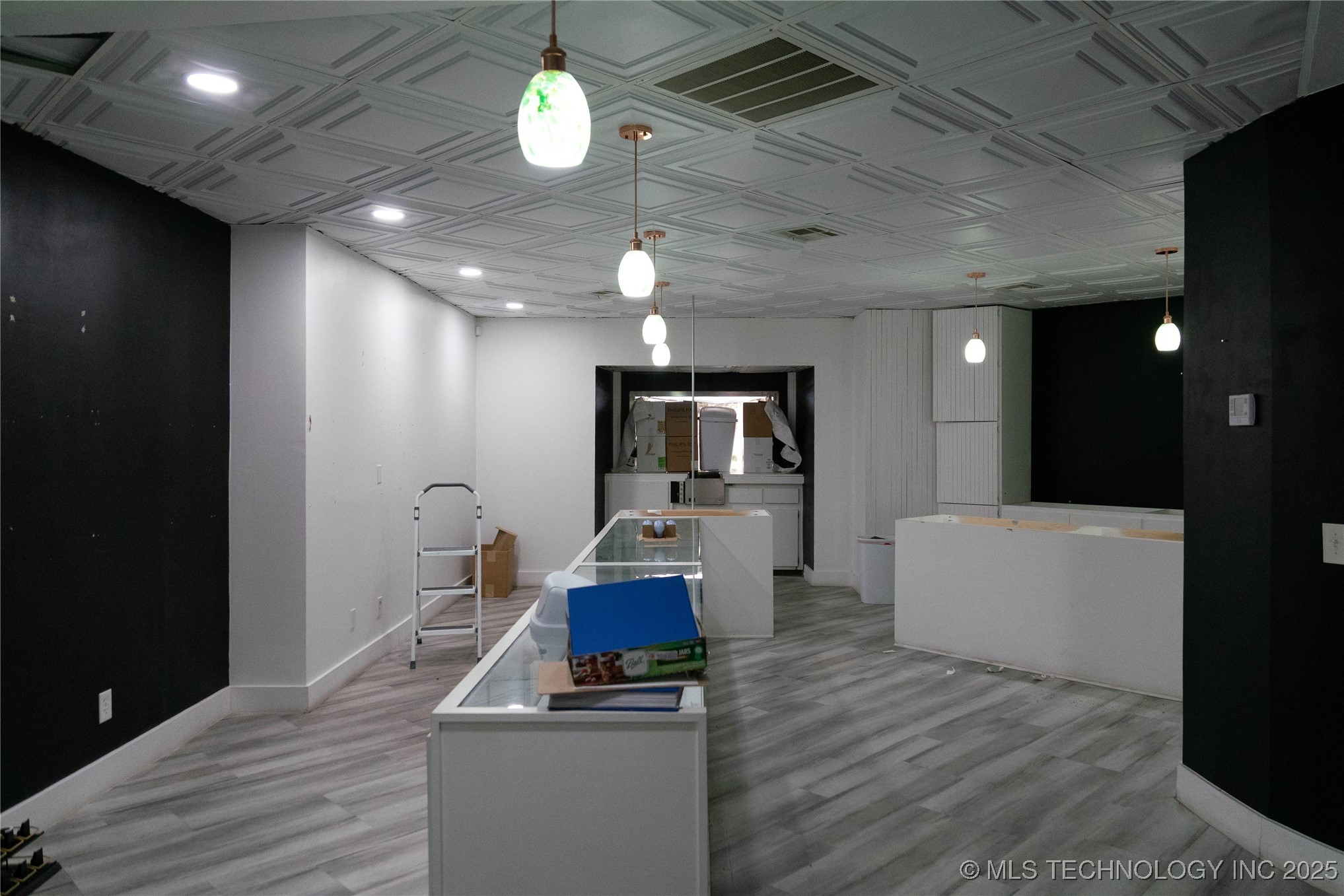 7033 S Memorial Avenue Property Photo 3