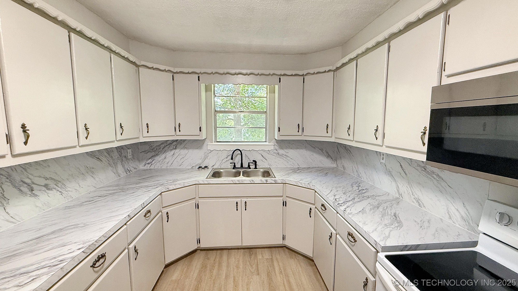 20596 E Whipperwill Road Property Photo 6