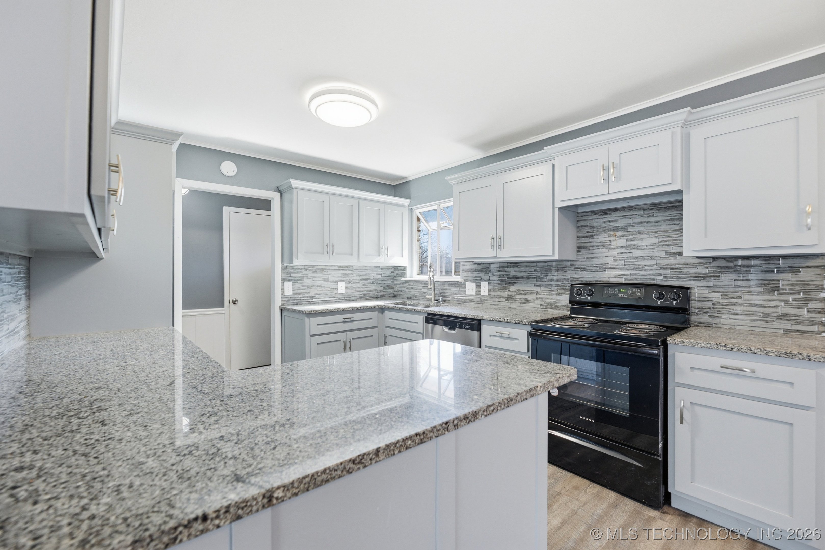 504 W Toledo Place Property Photo 10