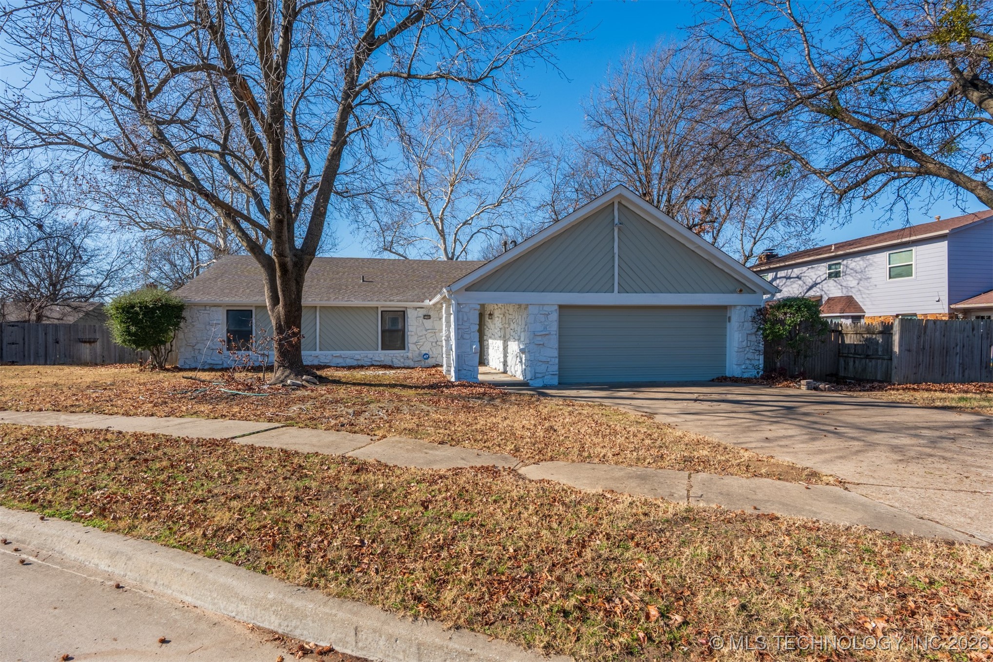 3106 S Beech Court Property Photo 1