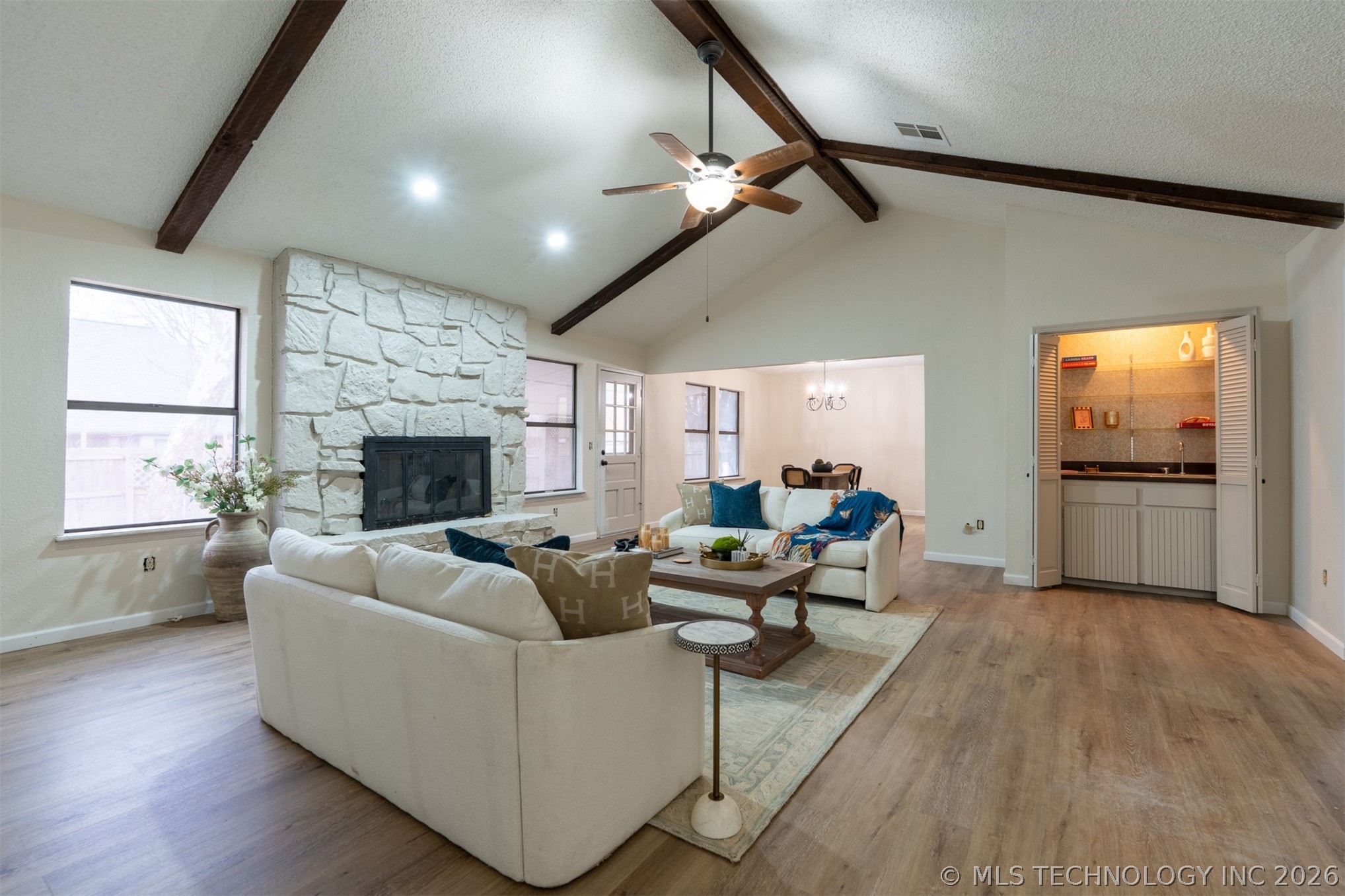 3106 S Beech Court Property Photo 6