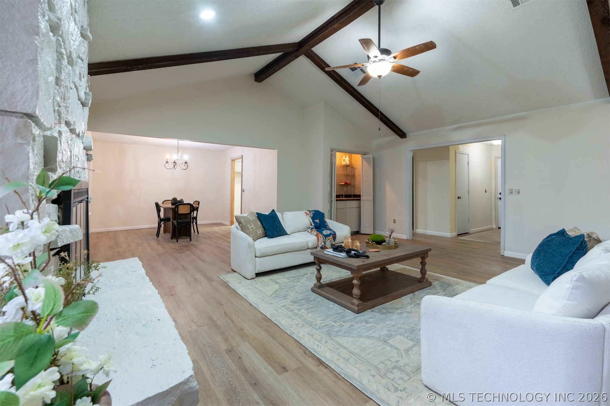 3106 S Beech Court Property Photo 8