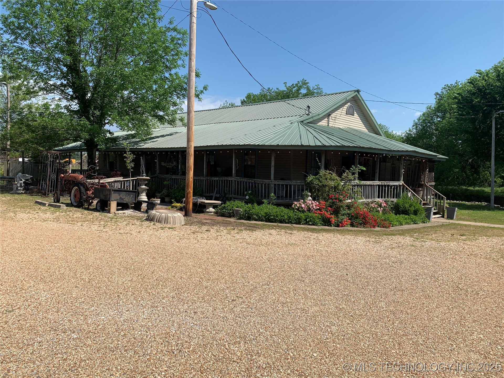 2310 W Cherokee Avenue Property Photo 1