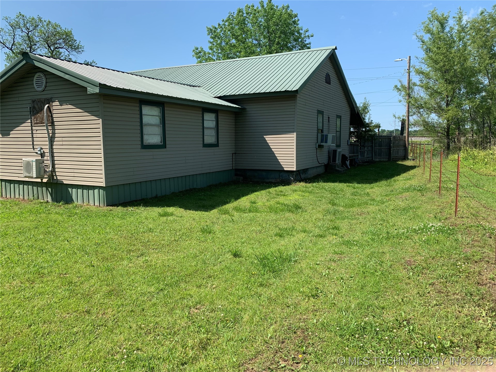 2310 W Cherokee Avenue Property Photo 2