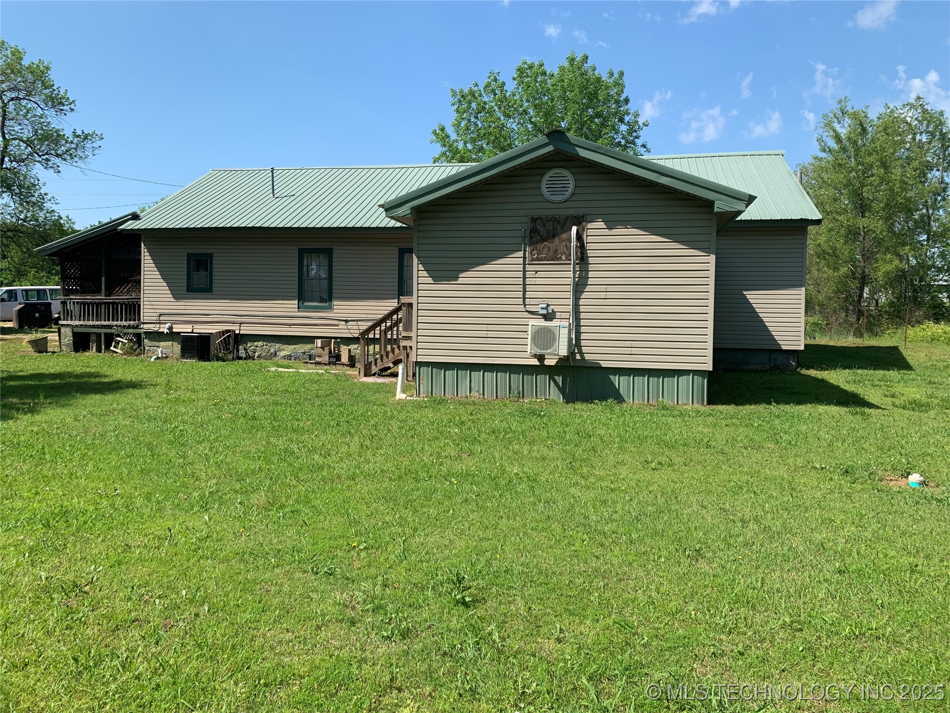 2310 W Cherokee Avenue Property Photo 3