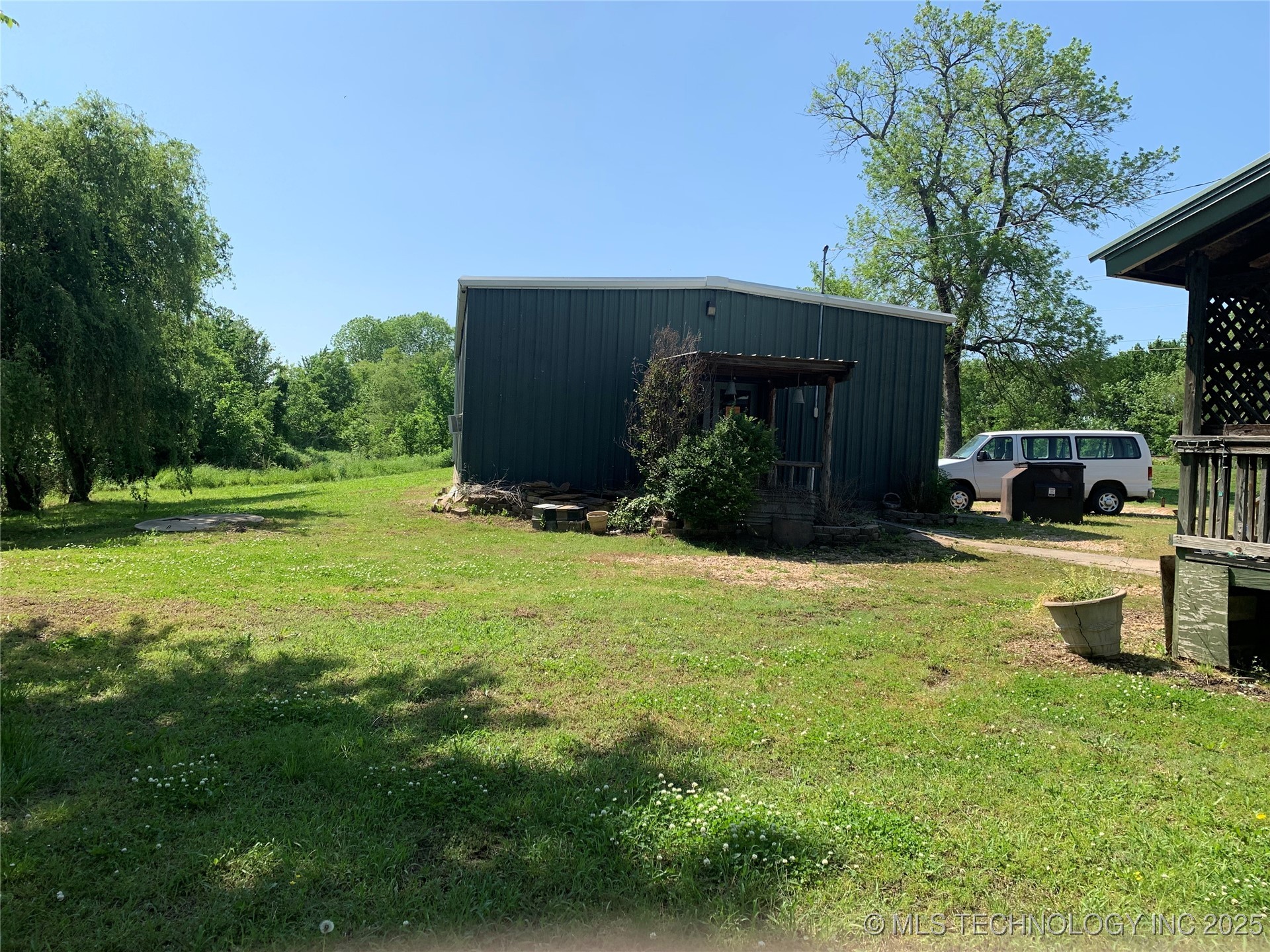 2310 W Cherokee Avenue Property Photo 4