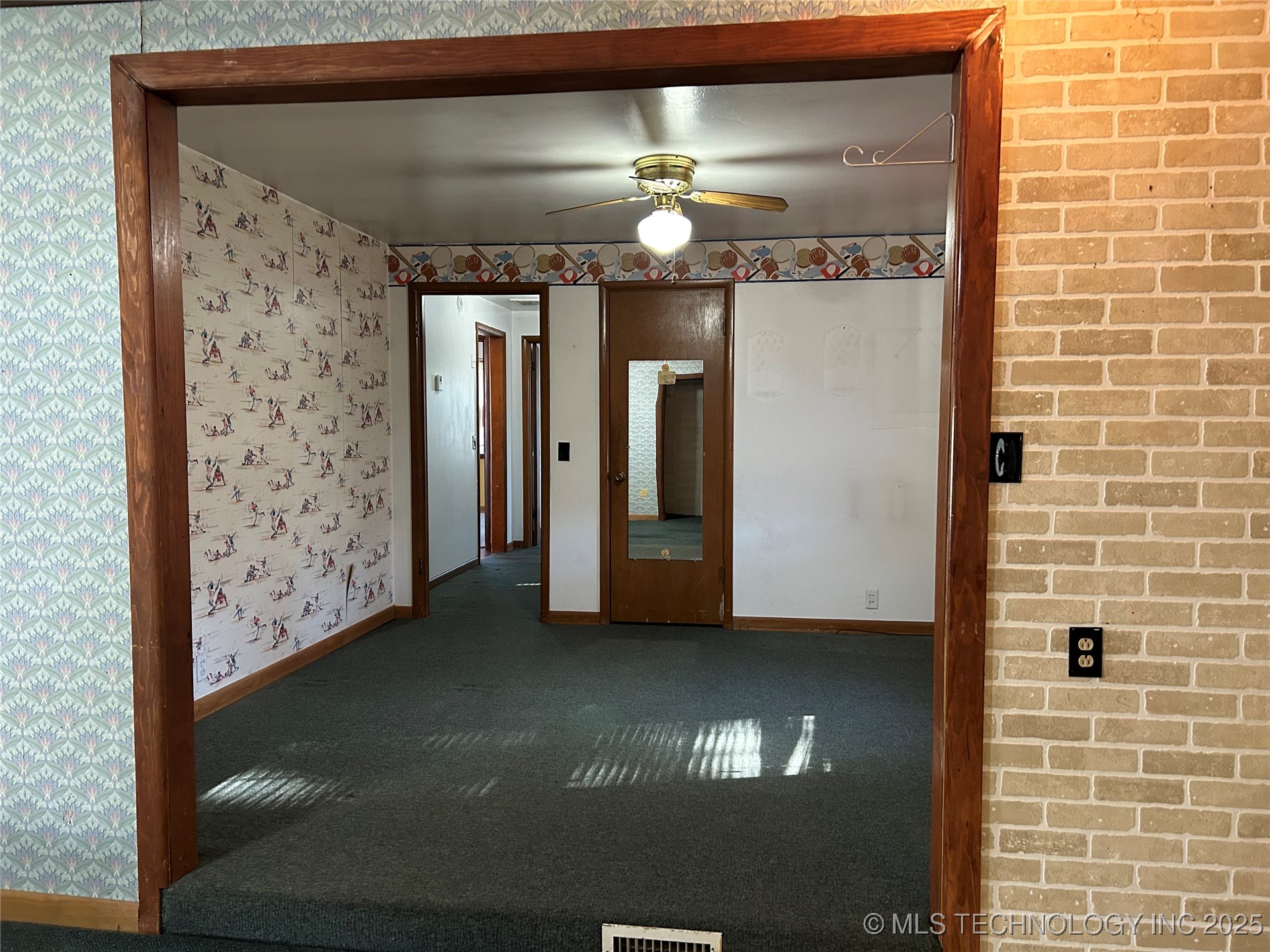 201 Northside Court Property Photo 4