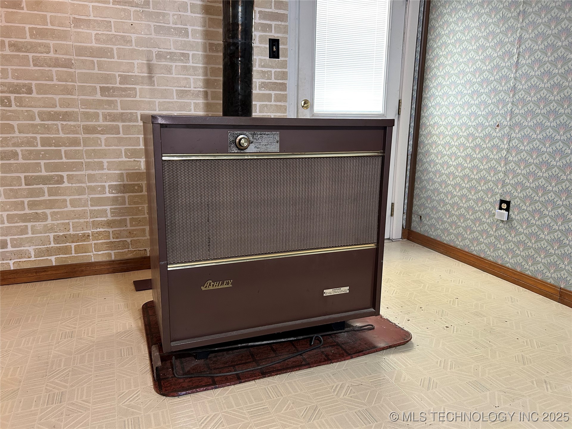 201 Northside Court Property Photo 5