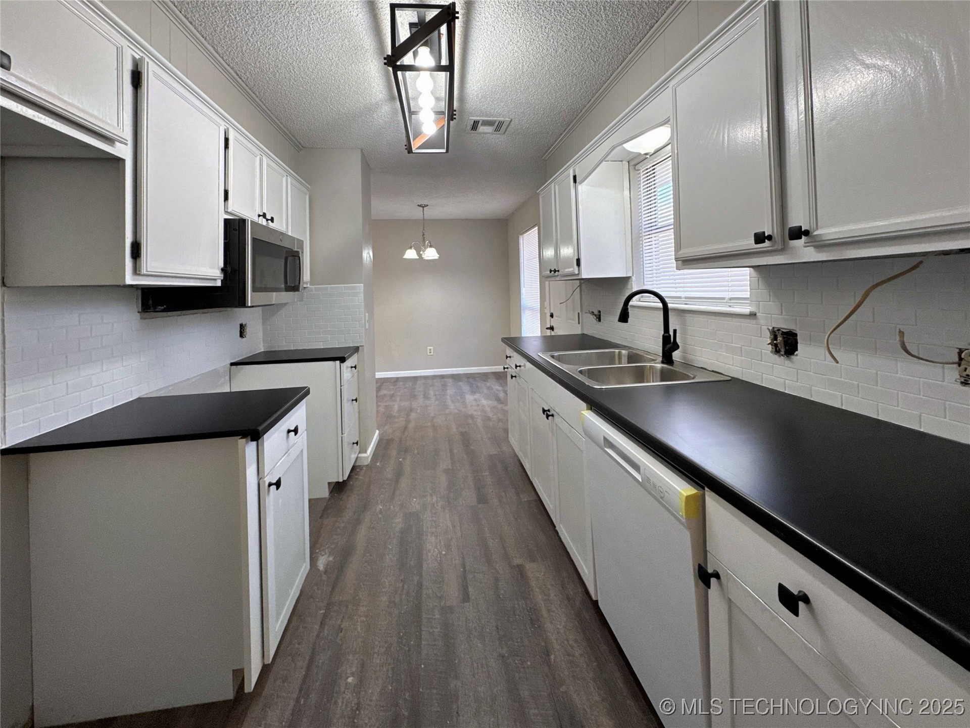 1318 E Oak Street Property Photo 3