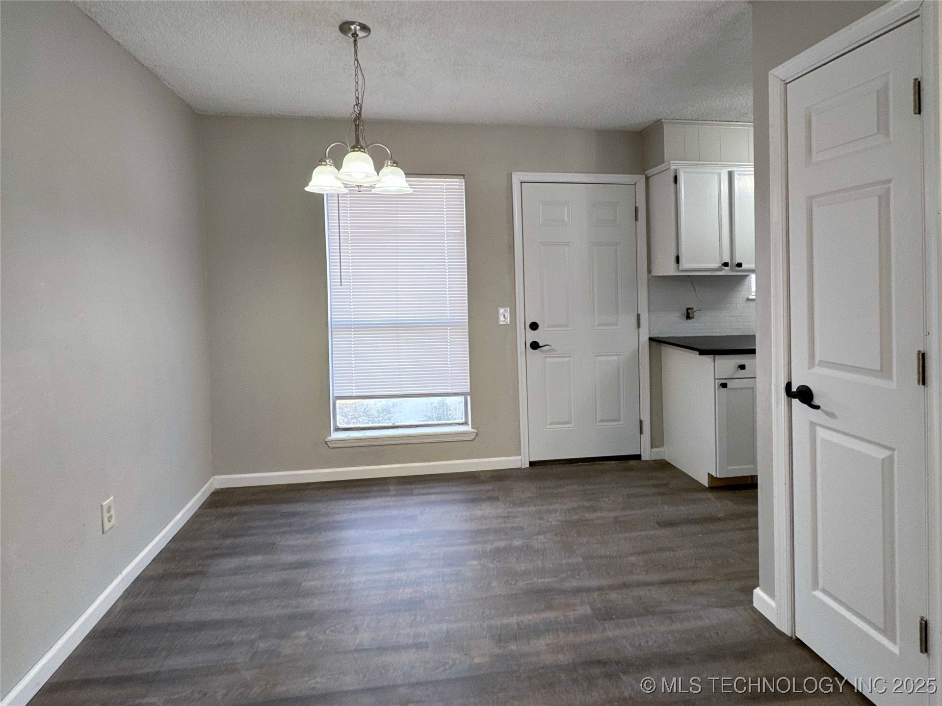 1318 E Oak Street Property Photo 5