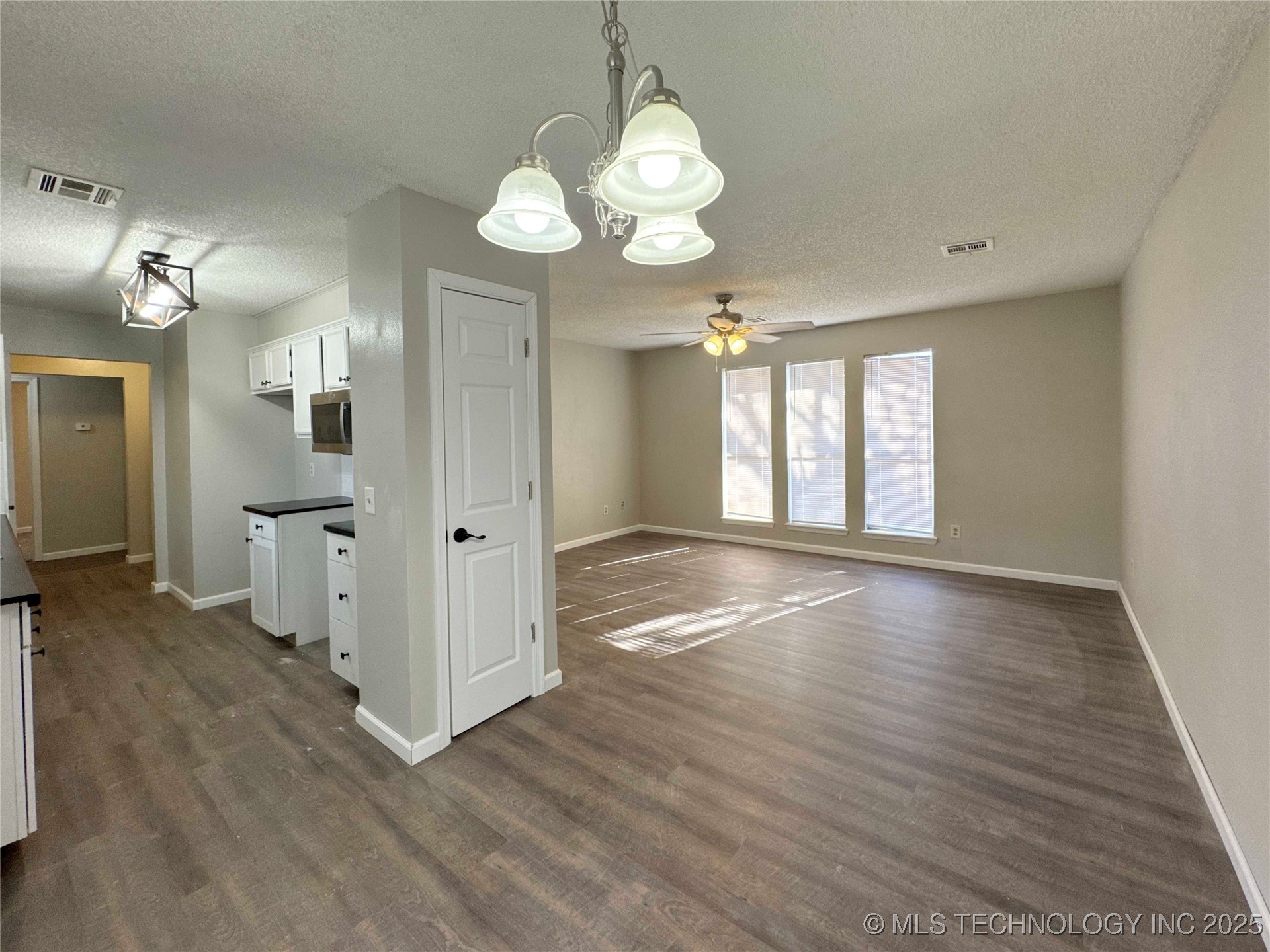 1318 E Oak Street Property Photo 6