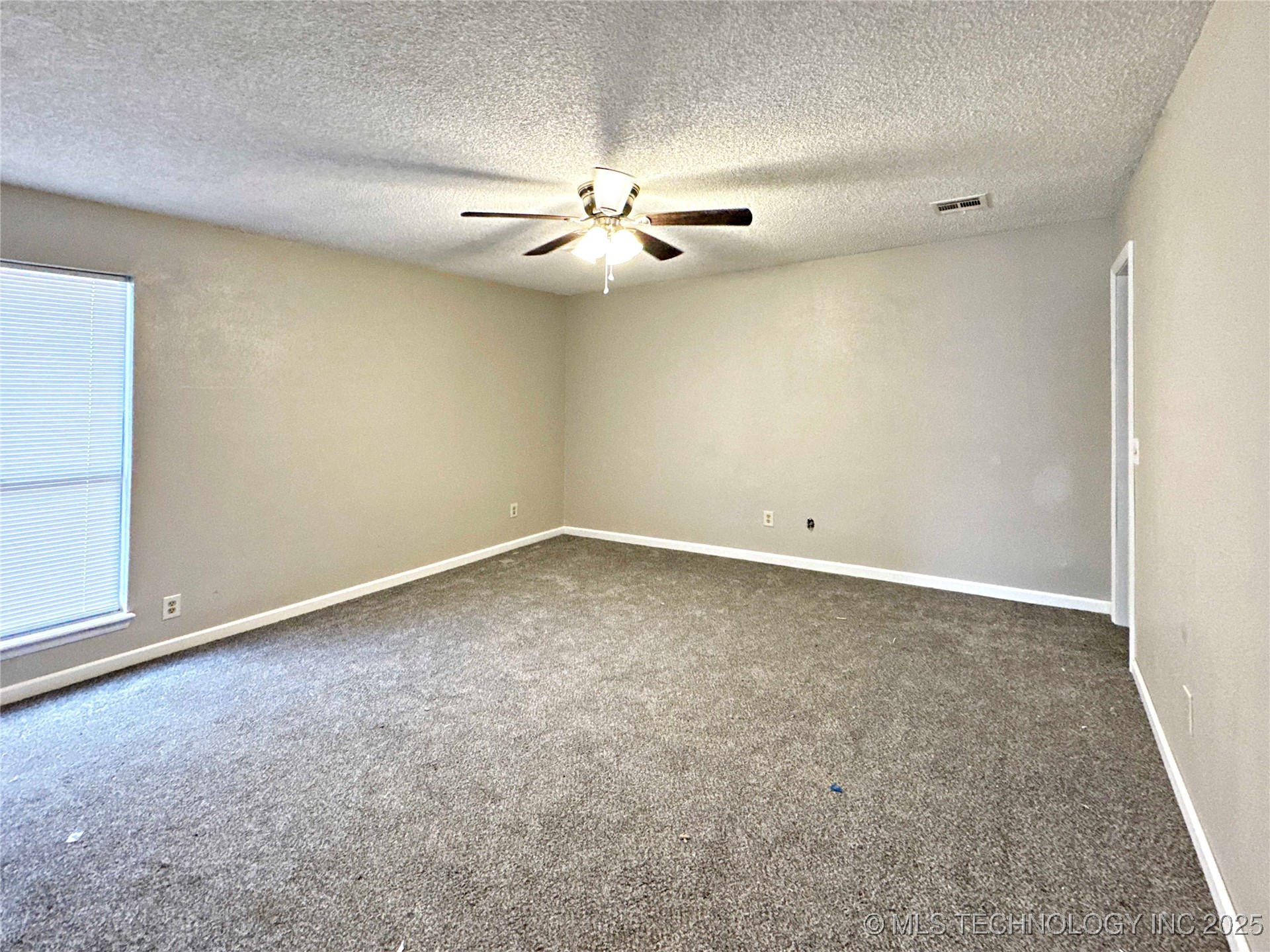 1318 E Oak Street Property Photo 7