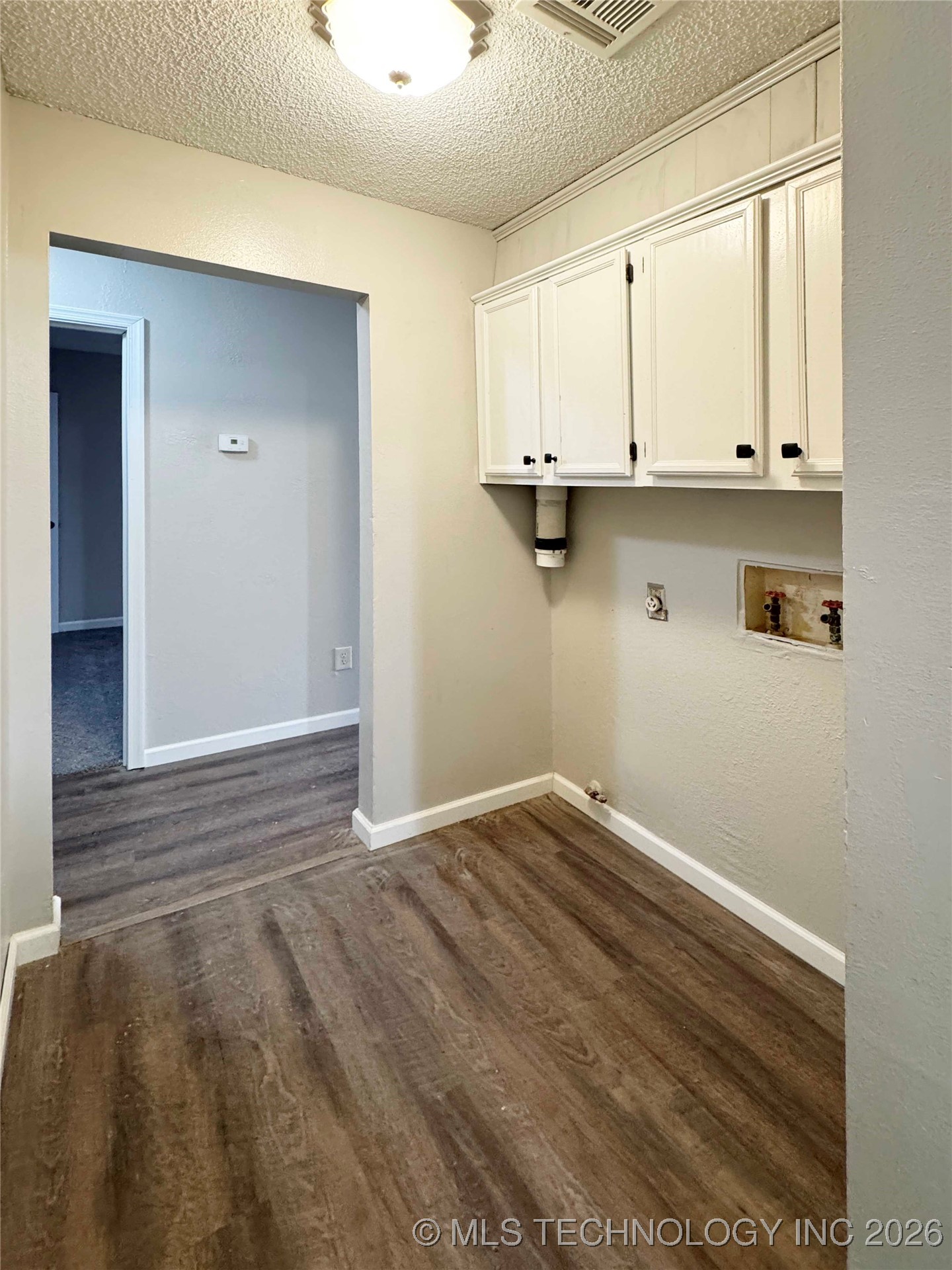 1318 E Oak Street Property Photo 8