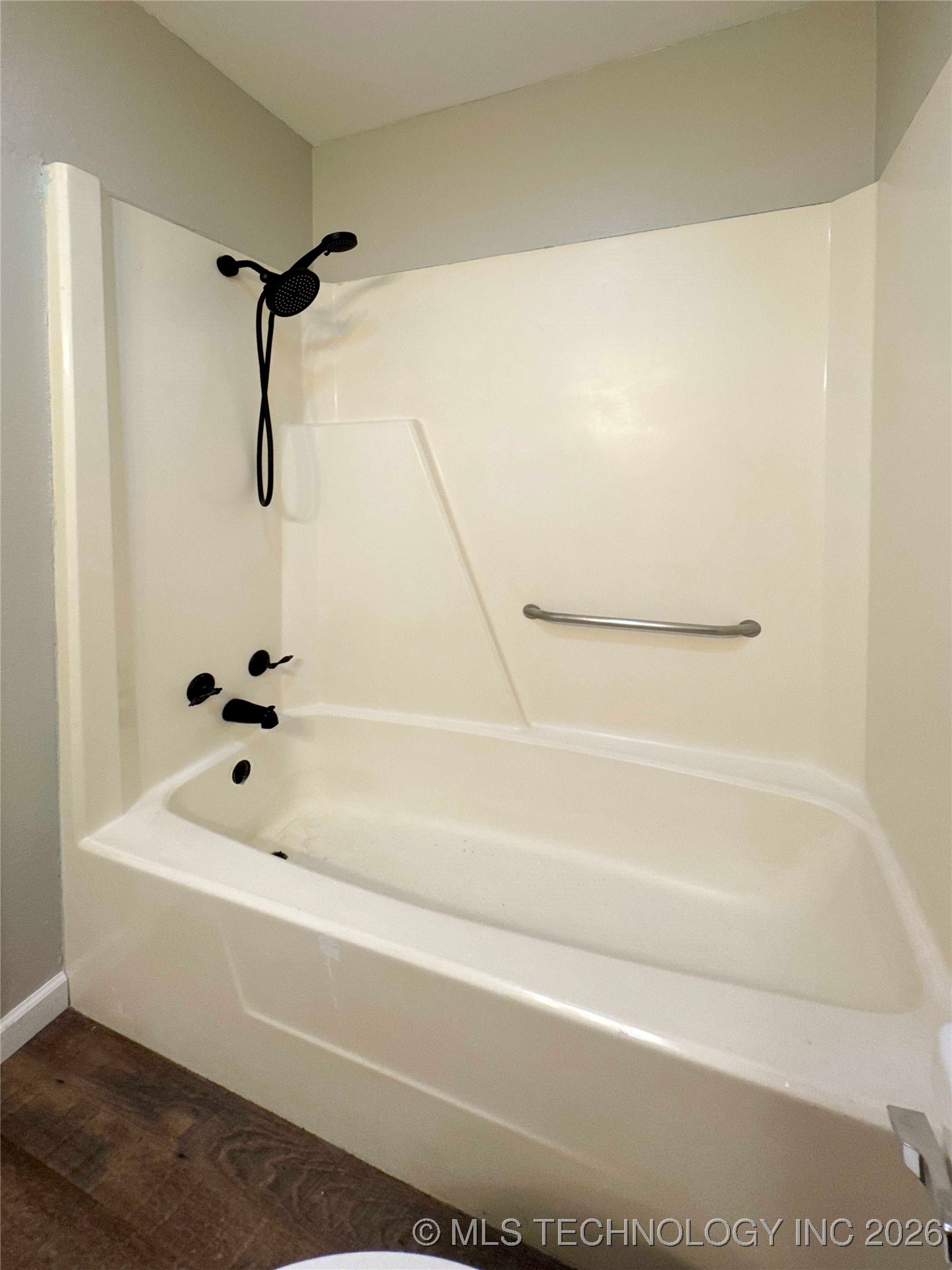 1318 E Oak Street Property Photo 13