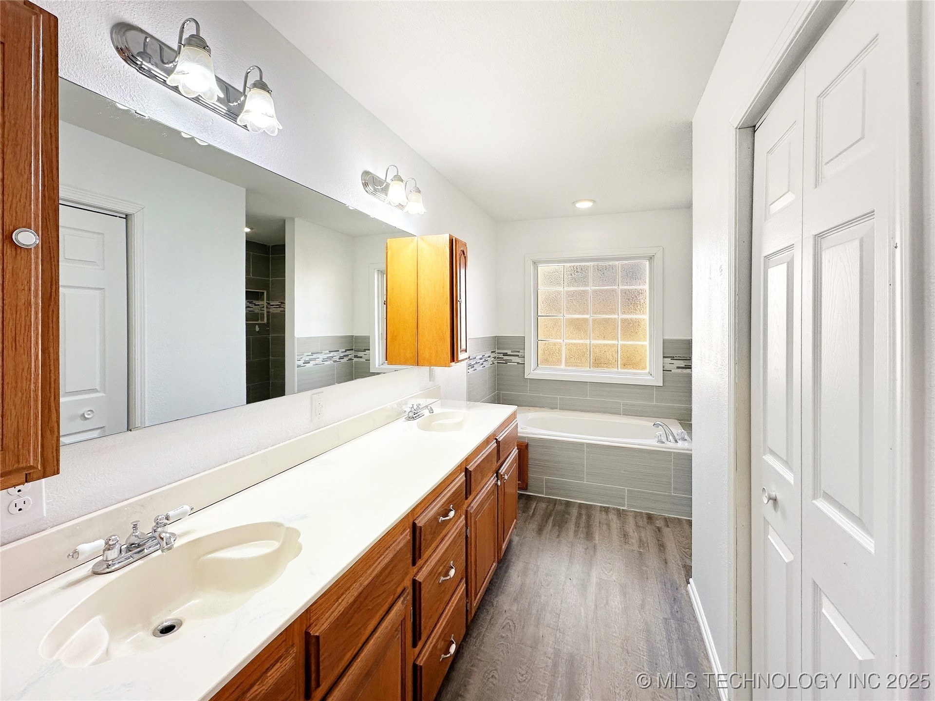 465561 Hwy 100 Property Photo 27