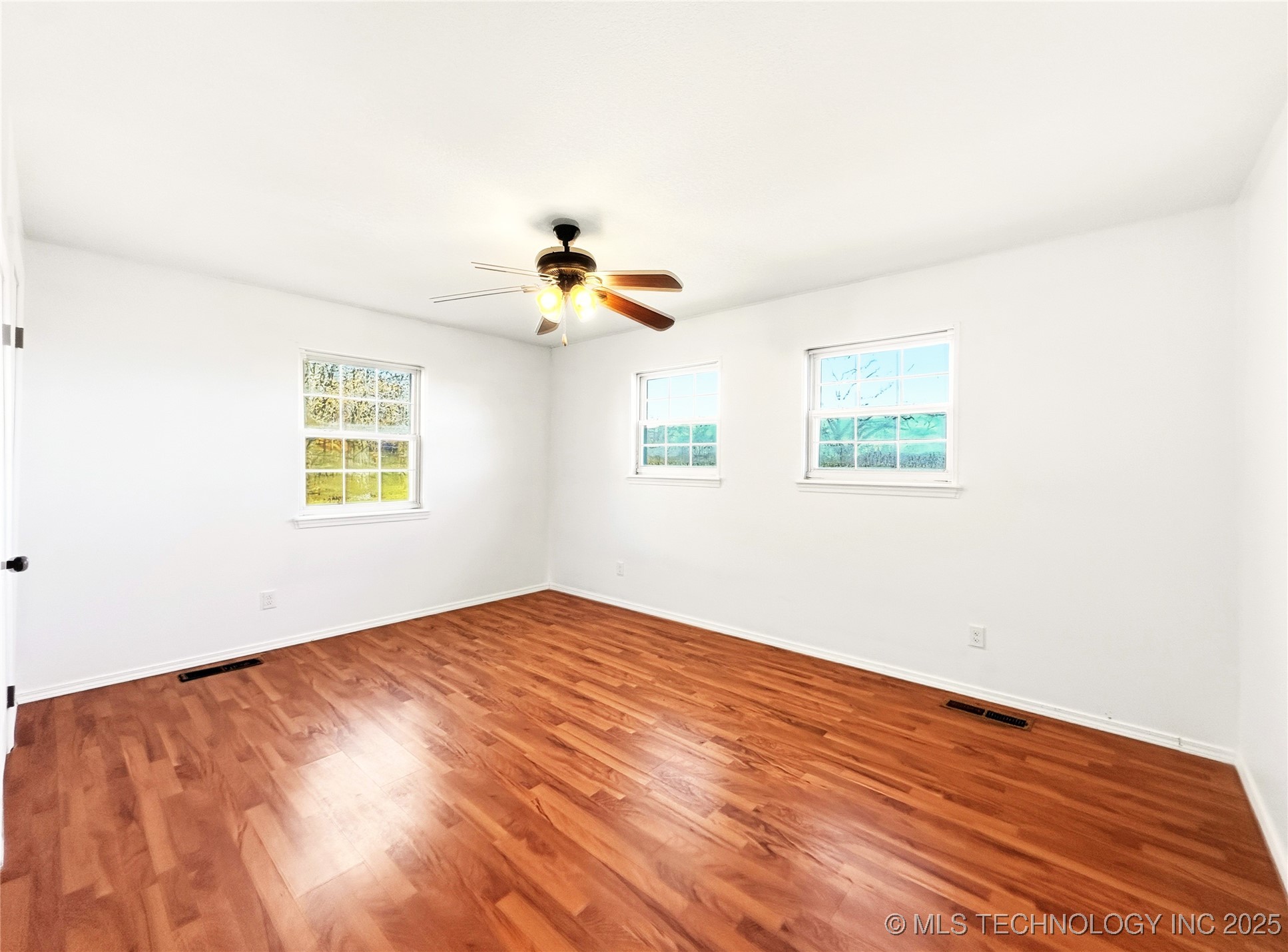 465561 Hwy 100 Property Photo 32