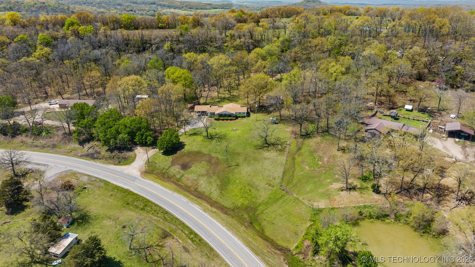 465561 Hwy 100 Property Photo 44