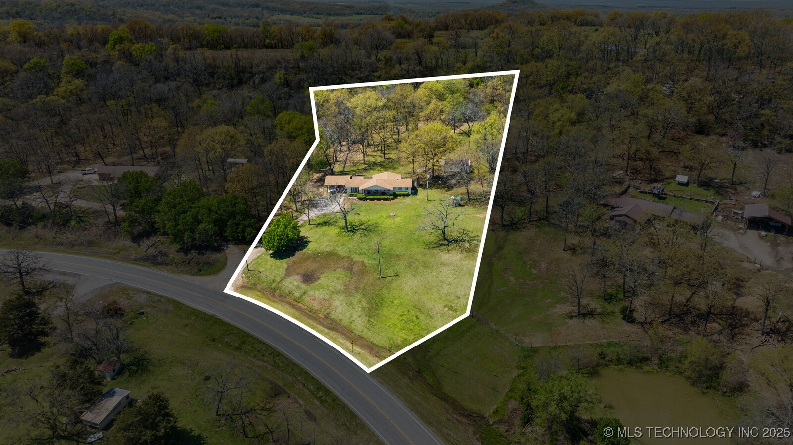 465561 Hwy 100 Property Photo 45