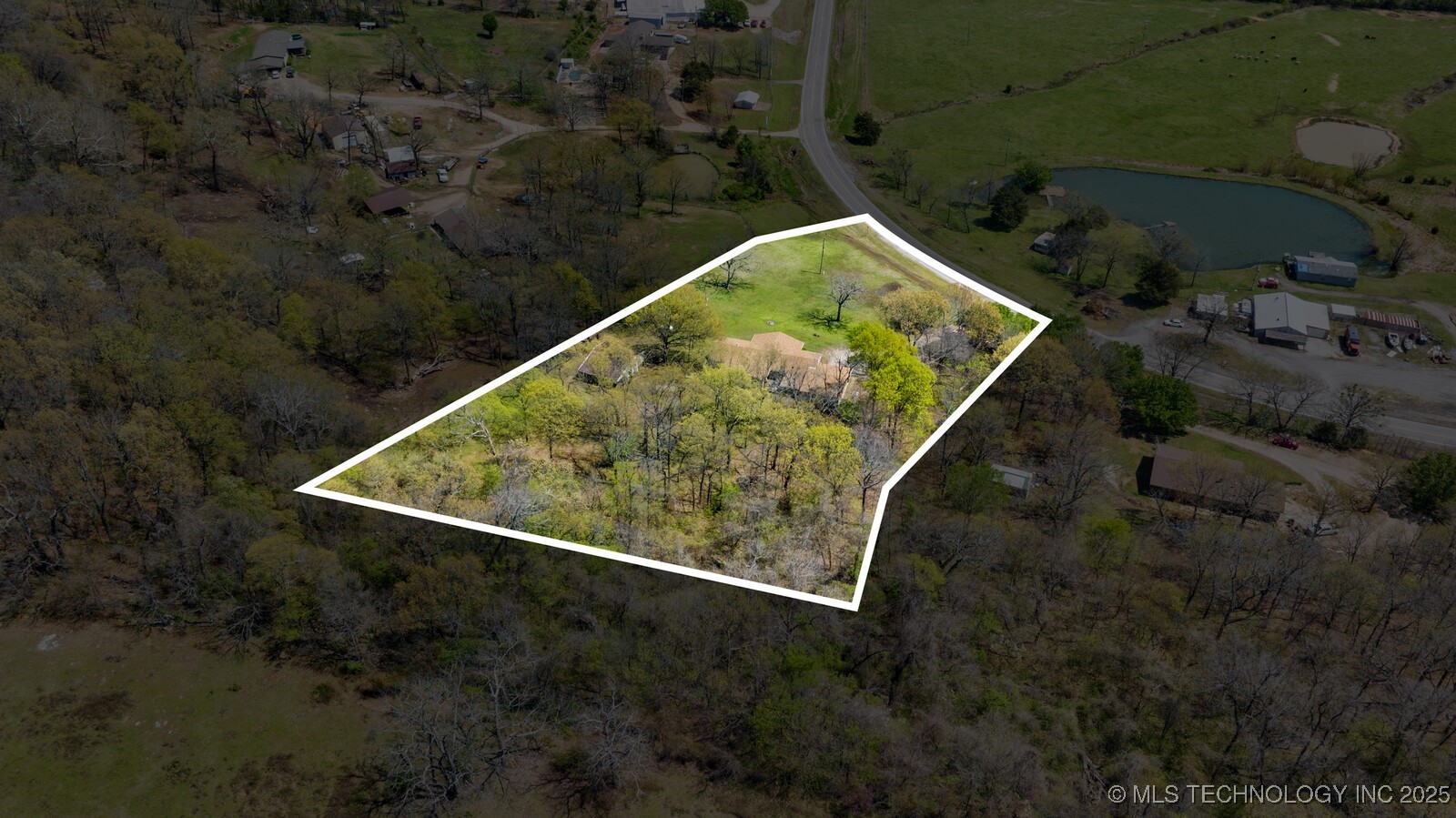 465561 Hwy 100 Property Photo 47