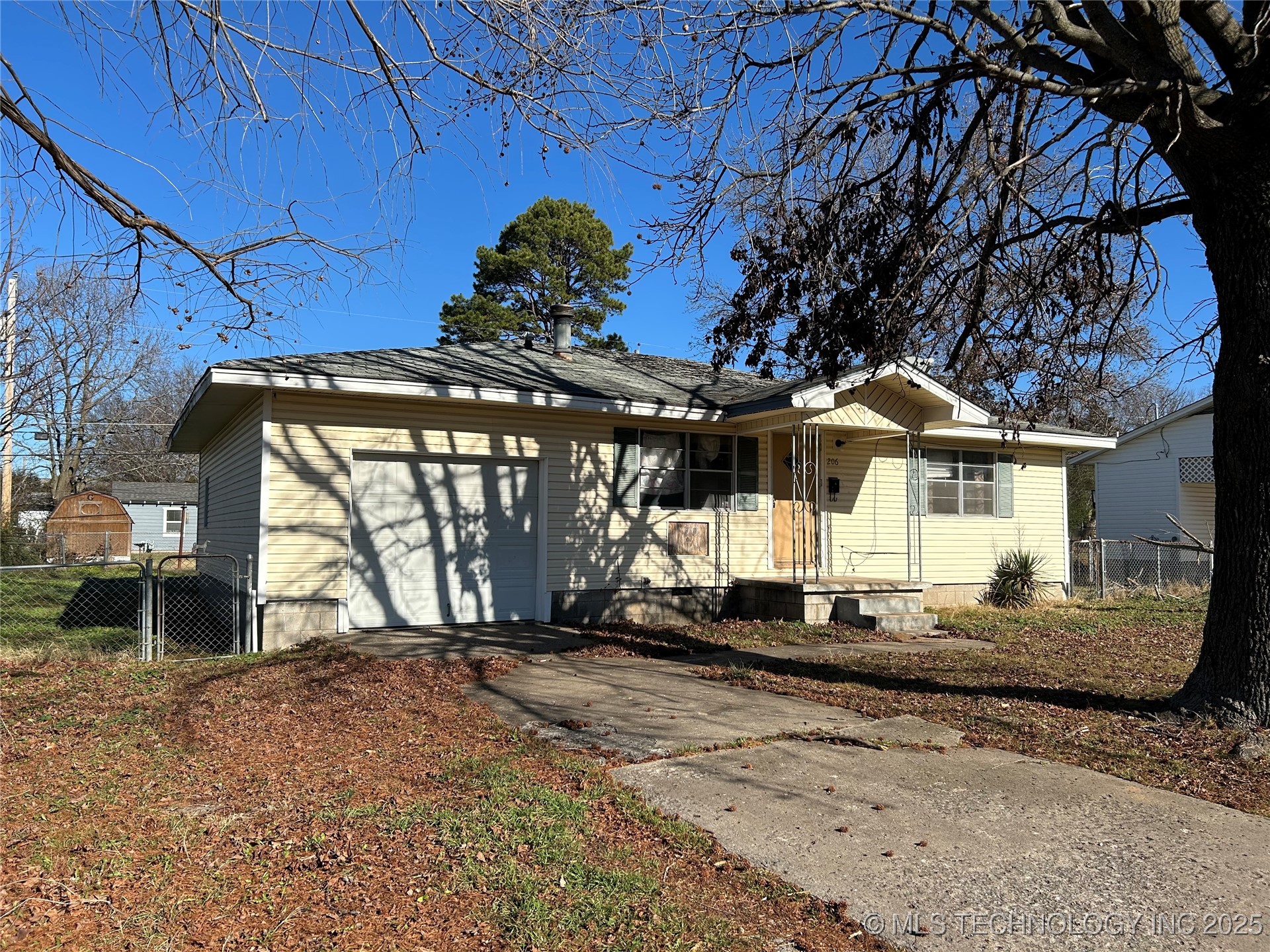 206 Northside Court Property Photo 2