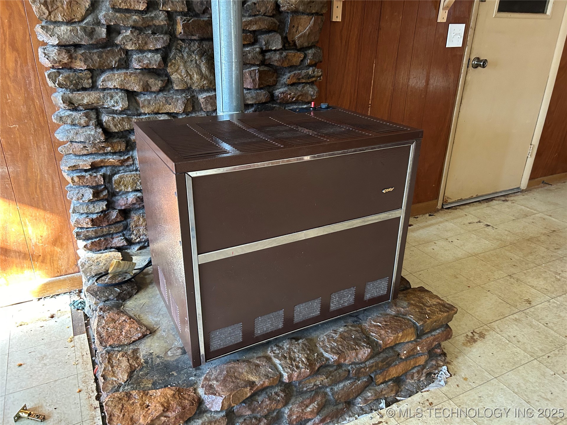 206 Northside Court Property Photo 5